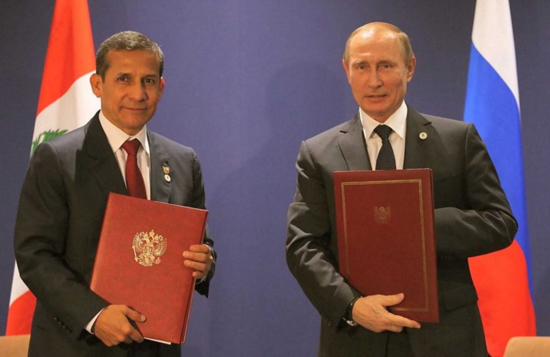Presidente Ollanta Humala y su homólogo de Rusia, firman convenio de "Asociación Estratégica" en París, en el marco de la COP21. Foto: Presidencia.
