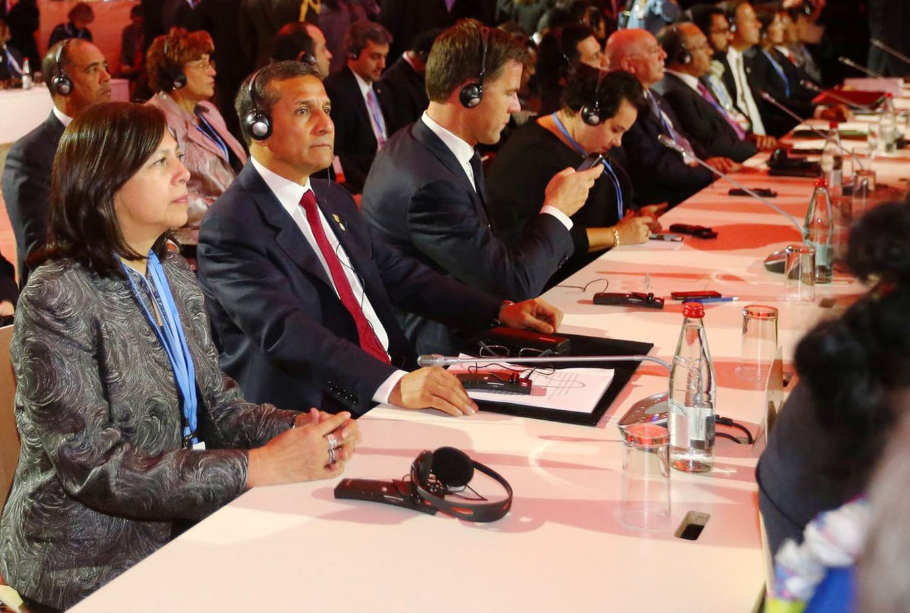 Canciller Ana María Sánchez, participa junto al presidente Ollanta Humala en la COP21 de París.