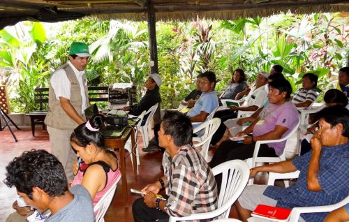 Personal de Devida capacitó a pobladores de diversas comunidades de Puerto Bermúdez, en Pasco. ANDINA