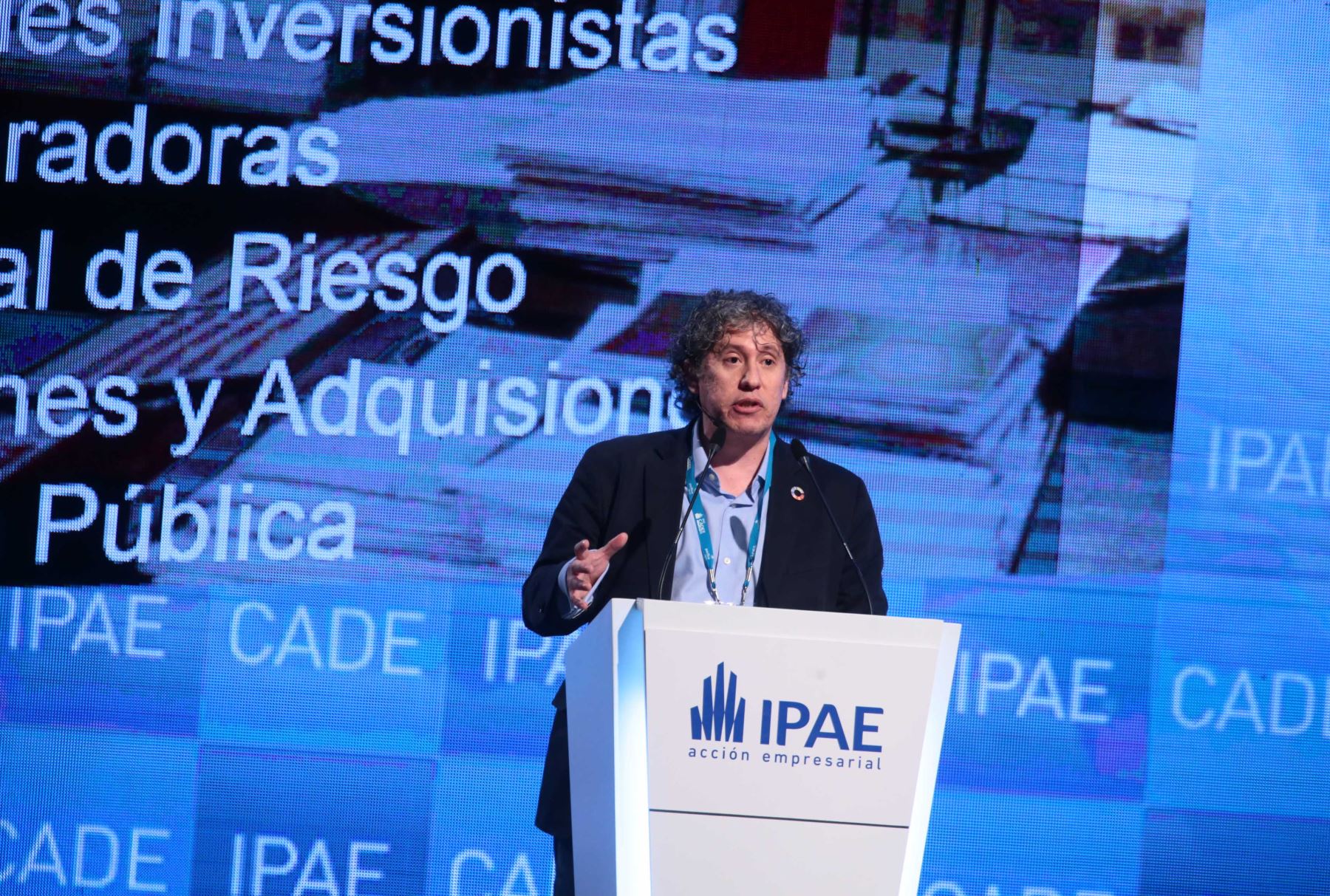 PARACAS-PERÚ, DICIEMBRE 03. Gary Urteaga de Holosens, expone en la reunión de ejecutivos CADE 2015 en Paracas. Foto: ANDINA/ Carlos Lezama