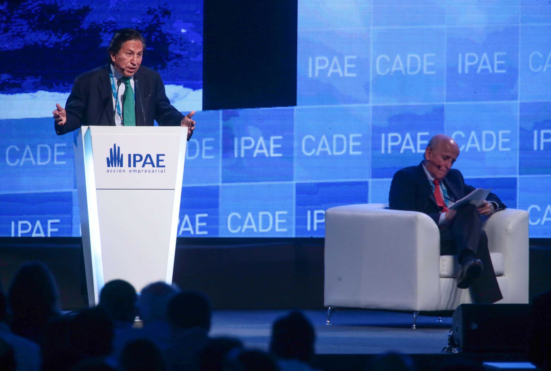 PARACAS-PERÚ, DICIEMBRE 04. El candidato Alejandro Toledo (Perú Posibe) se inicia en Paracas la presentación de aspirantes a la Presidencia de la República en las elecciones 2016, en la Conferencia Anual de Ejecutivos (CADE) 2015 Foto: ANDINA/ Carlos Lezama
