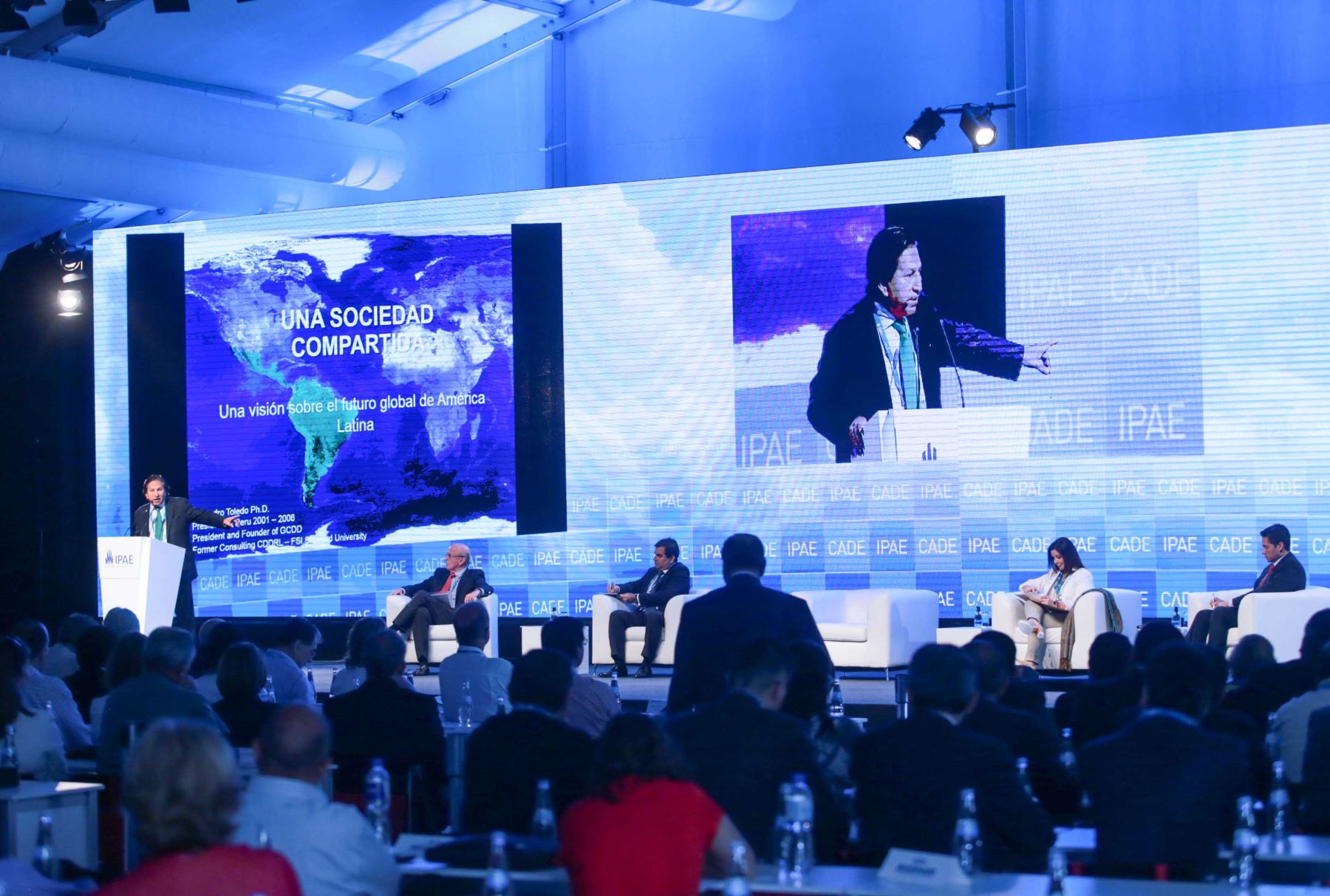 PARACAS-PERÚ, DICIEMBRE 04. El candidato Alejandro Toledo (Perú Posibe) se inicia en Paracas la presentación de aspirantes a la Presidencia de la República en las elecciones 2016, en la Conferencia Anual de Ejecutivos (CADE) 2015 Foto: ANDINA/ Carlos Lezama