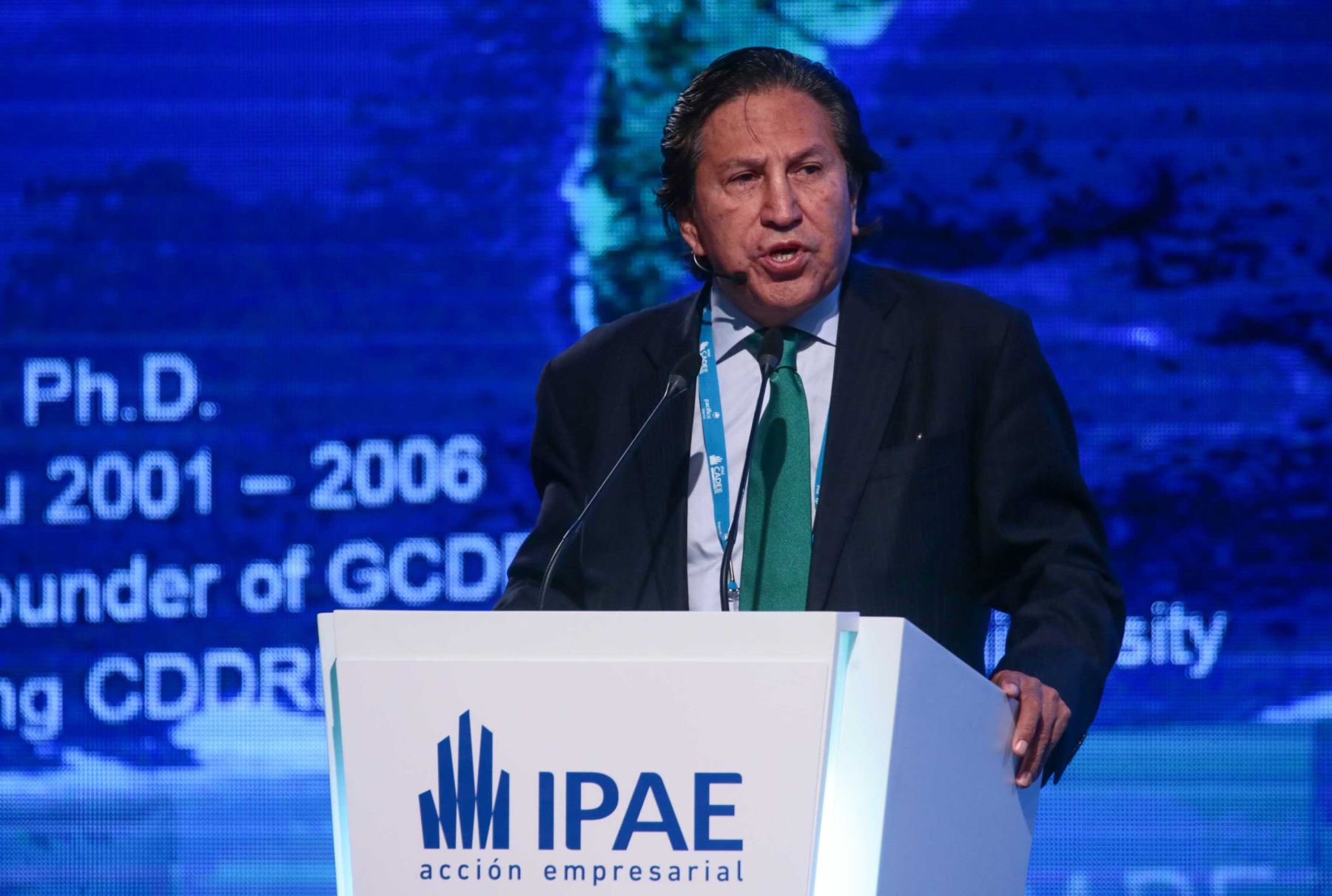 PARACAS-PERÚ, DICIEMBRE 04. El candidato Alejandro Toledo (Perú Posibe) se inicia en Paracas la presentación de aspirantes a la Presidencia de la República en las elecciones 2016, en la Conferencia Anual de Ejecutivos (CADE) 2015 Foto: ANDINA/ Carlos Lezama