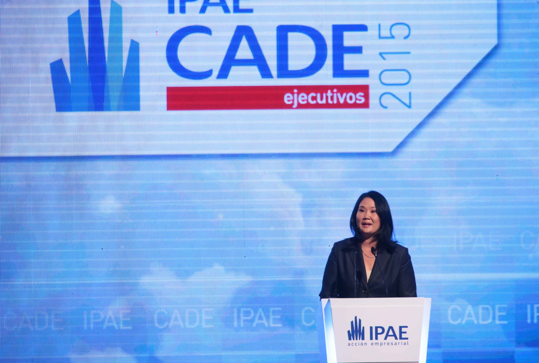 PARACAS-PERÚ, DICIEMBRE 04. La candidata presidencial por Fuerza Popular, Keiko Fujimori, expone en la conferencia Anual de Ejecutivos (CADE) 2015 Foto: ANDINA/ Carlos Lezama
