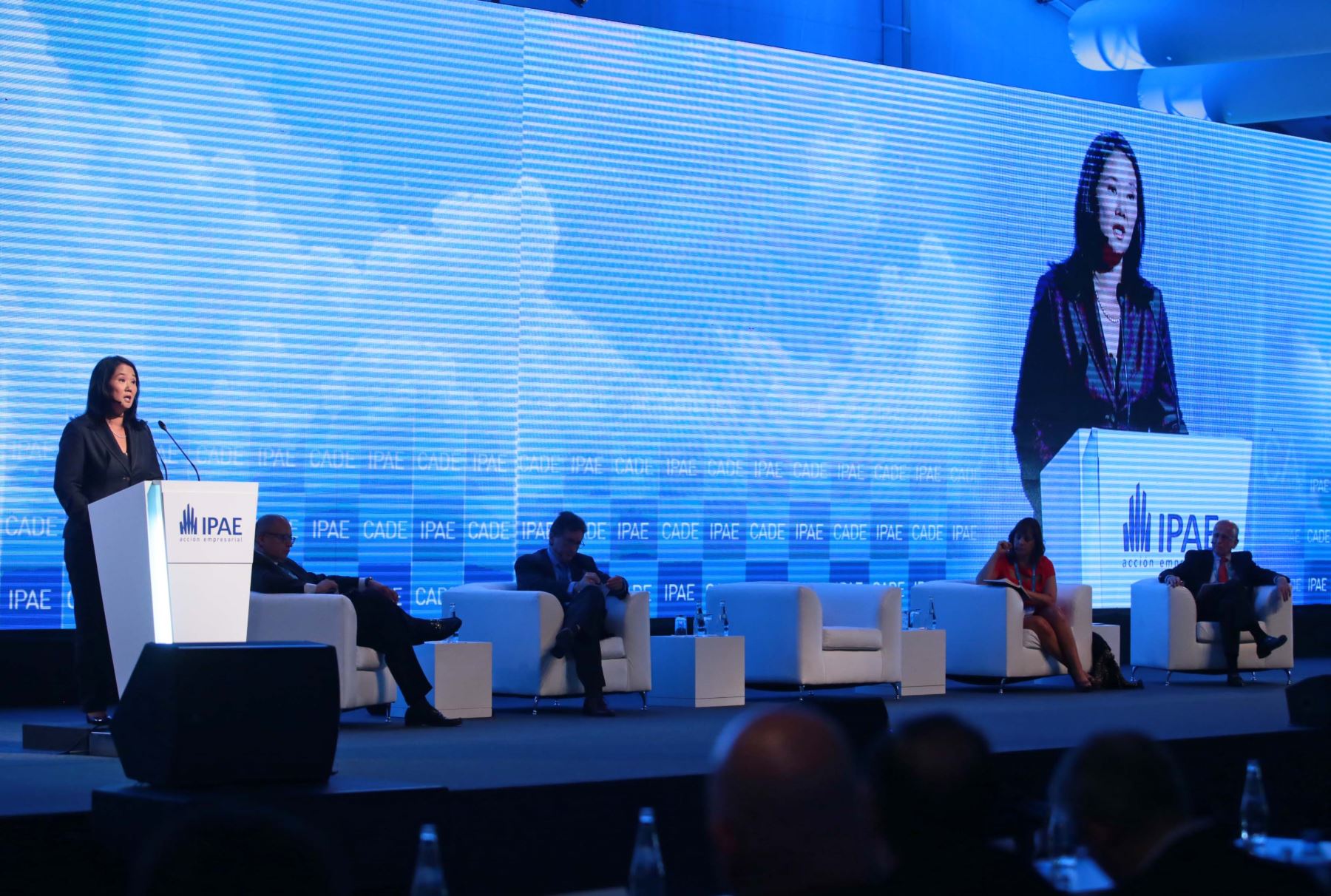 PARACAS-PERÚ, DICIEMBRE 04. La candidata presidencial por Fuerza Popular, Keiko Fujimori, expone en la conferencia Anual de Ejecutivos (CADE) 2015 Foto: ANDINA/ Carlos Lezama