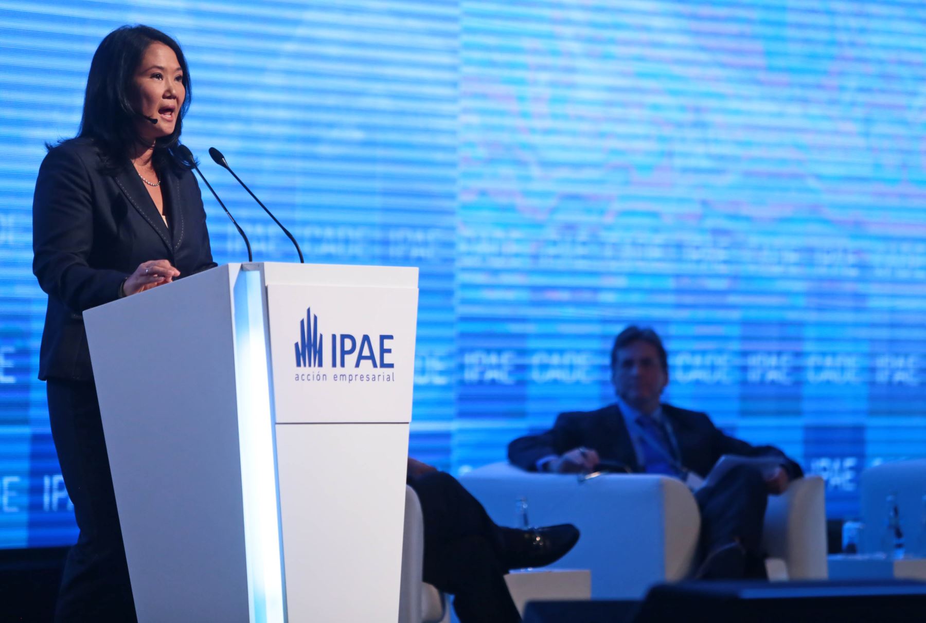 PARACAS-PERÚ, DICIEMBRE 04. La candidata presidencial por Fuerza Popular, Keiko Fujimori, expone en la conferencia Anual de Ejecutivos (CADE) 2015 Foto: ANDINA/ Carlos Lezama