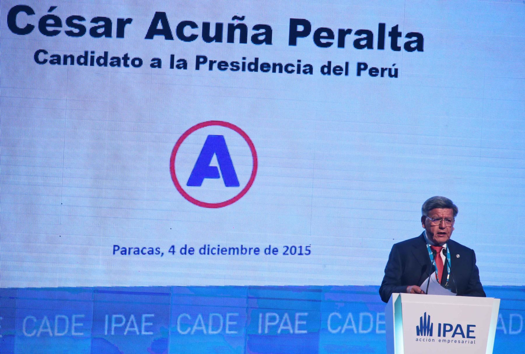 PARACAS-PERÚ, DICIEMBRE 04. El candidato de Alianza para el Progreso, César Acuña, expone en la conferencia Anual de Ejecutivos (CADE) 2015 Foto: ANDINA/ Carlos Lezama