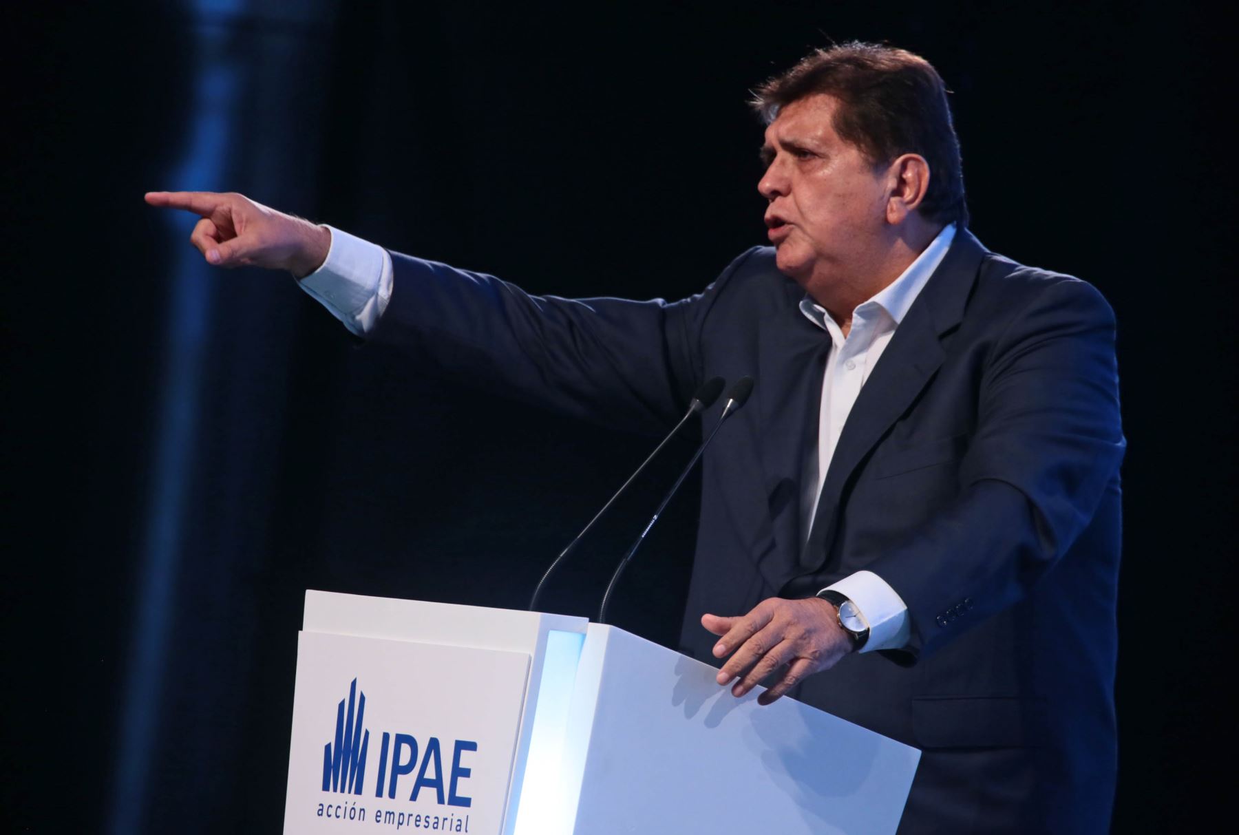 PARACAS-PERÚ, DICIEMBRE 04.El candidato a la presidencia por el partido aprista peruano (APRA), Alan García, expone en la Conferencia Anual de Ejecutivos (CADE) 2015. Foto: ANDINA/ Carlos Lezama