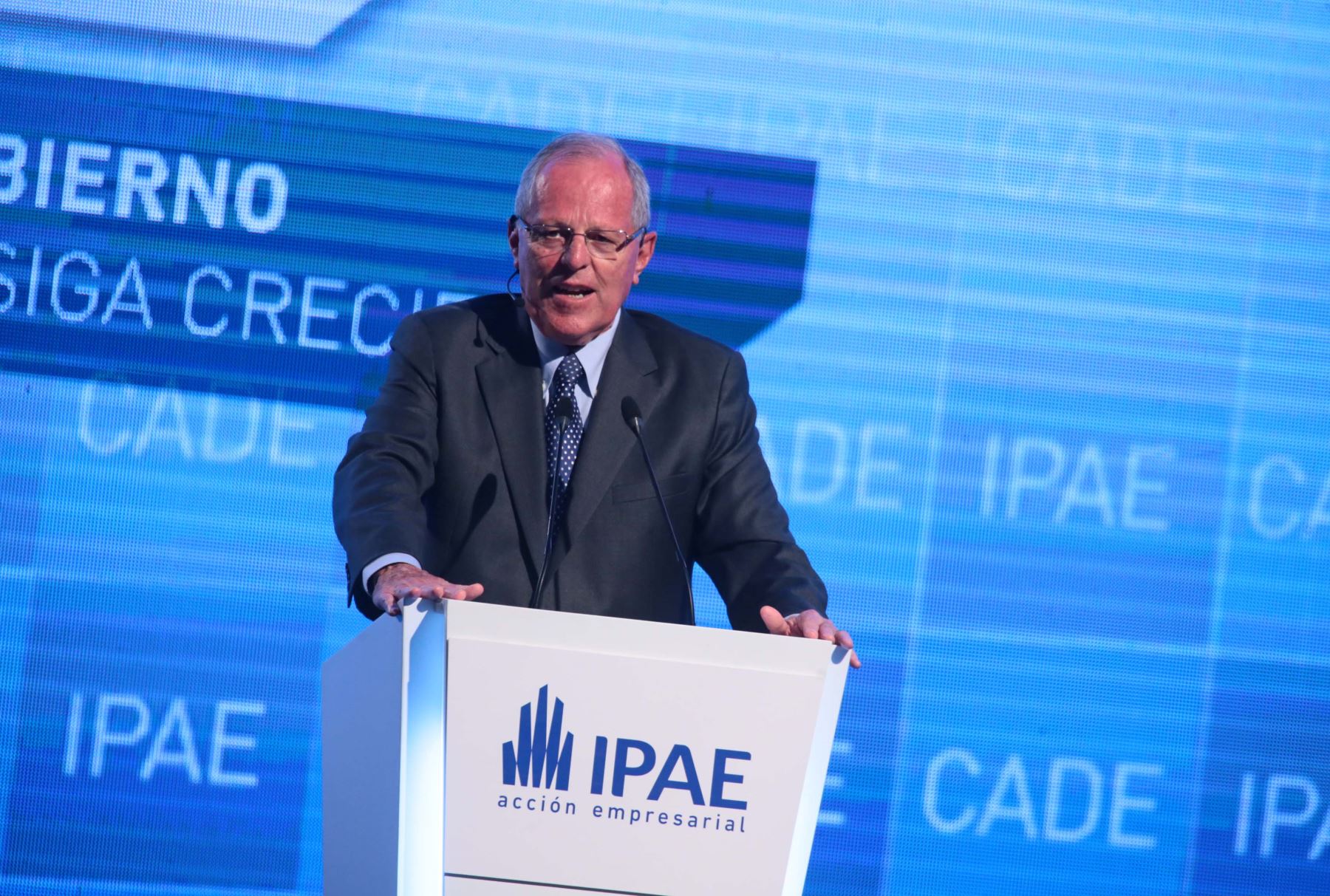 PARACAS-PERÚ, DICIEMBRE 04.El candidato a la presidencia de Peruanos por el Kambio (PPK), Pedro Pablo Kuczynski, expone en la Conferencia Anual de Ejecutivos (CADE) 2015. Foto: ANDINA/ Carlos Lezama