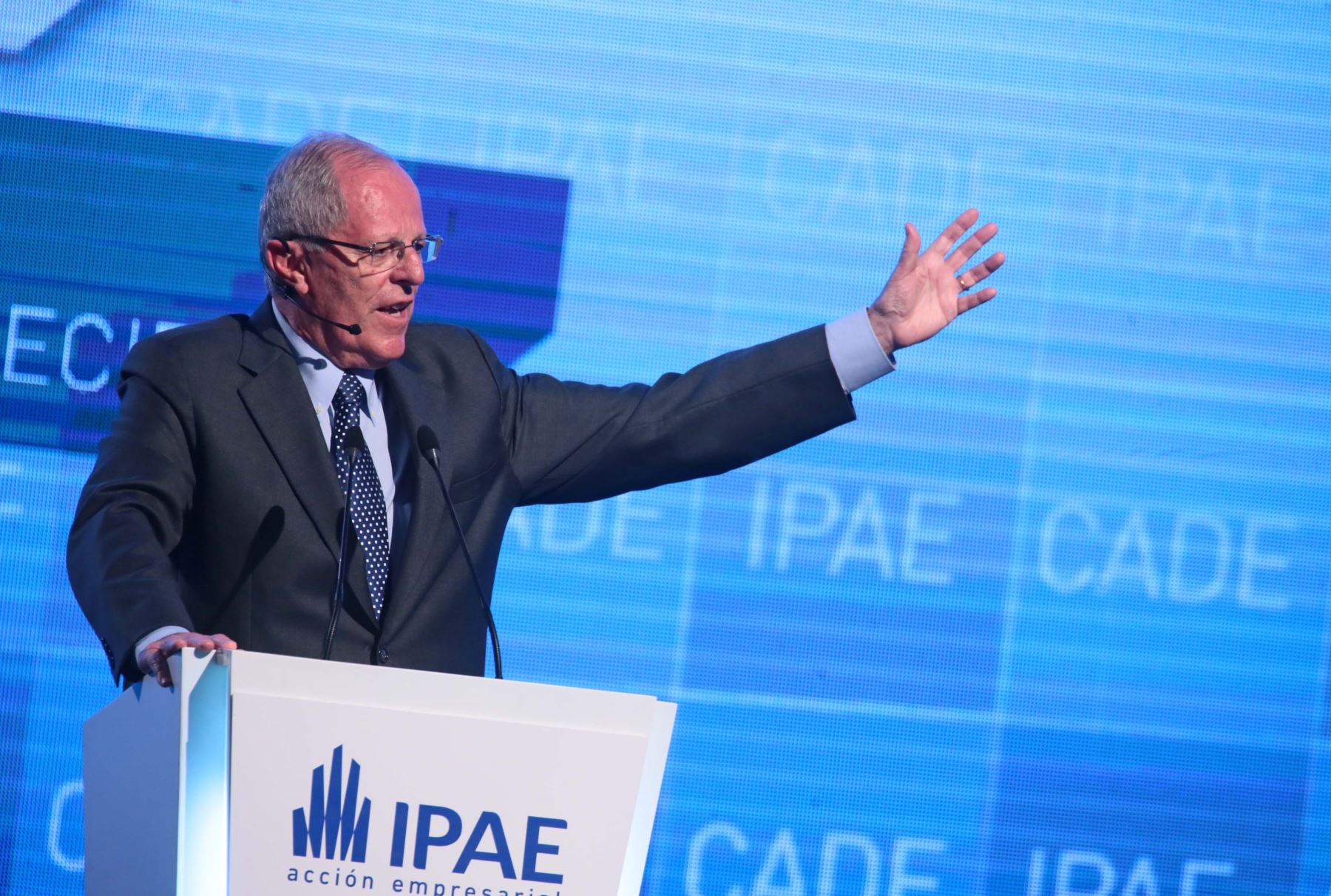 PARACAS-PERÚ, DICIEMBRE 04.El candidato a la presidencia de Peruanos por el Kambio (PPK), Pedro Pablo Kuczynski, expone en la Conferencia Anual de Ejecutivos (CADE) 2015. Foto: ANDINA/ Carlos Lezama