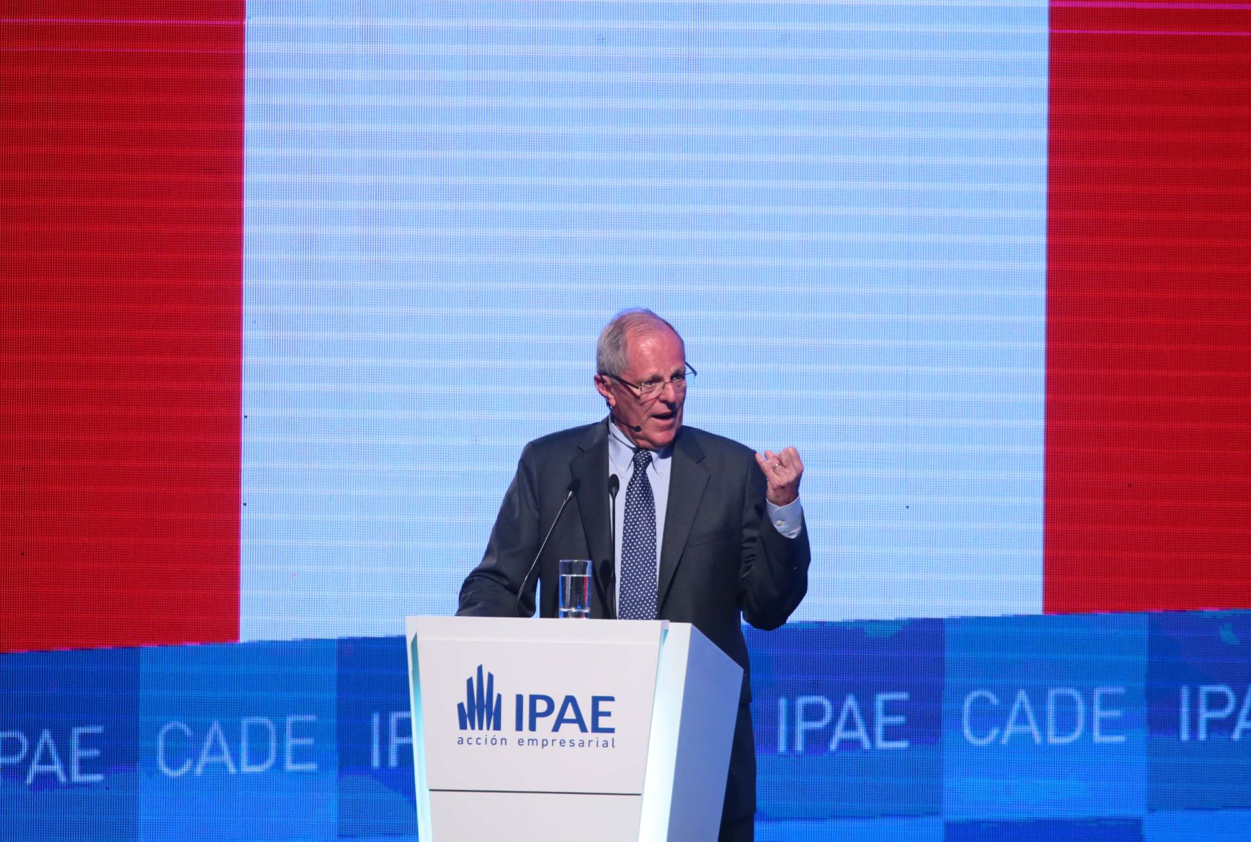 PARACAS-PERÚ, DICIEMBRE 04.El candidato a la presidencia de Peruanos por el Kambio (PPK), Pedro Pablo Kuczynski, expone en la Conferencia Anual de Ejecutivos (CADE) 2015. Foto: ANDINA/ Carlos Lezama