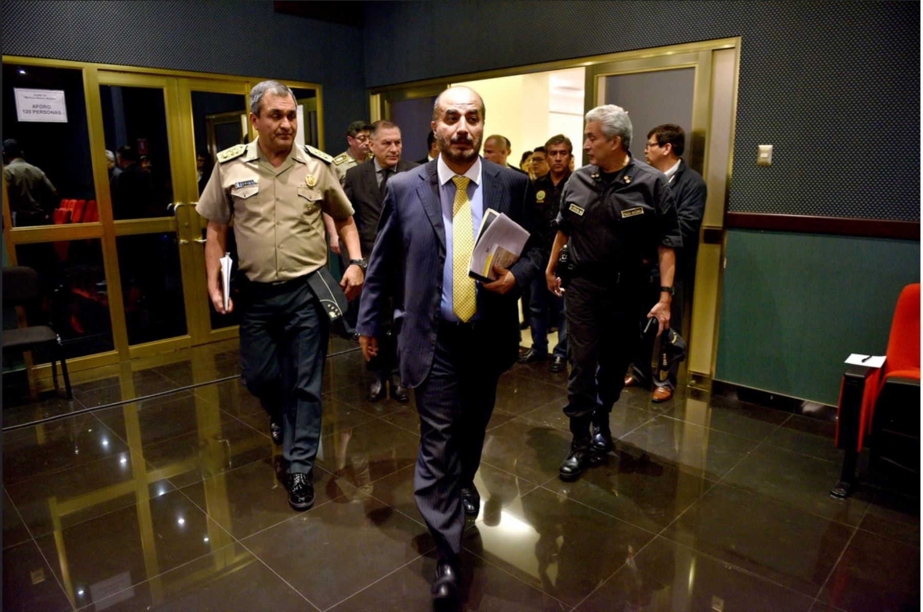 Ministro del Interior, José Luis Pérez Guadalupe, anuncia declaratoria de emergencia en el Callao.
