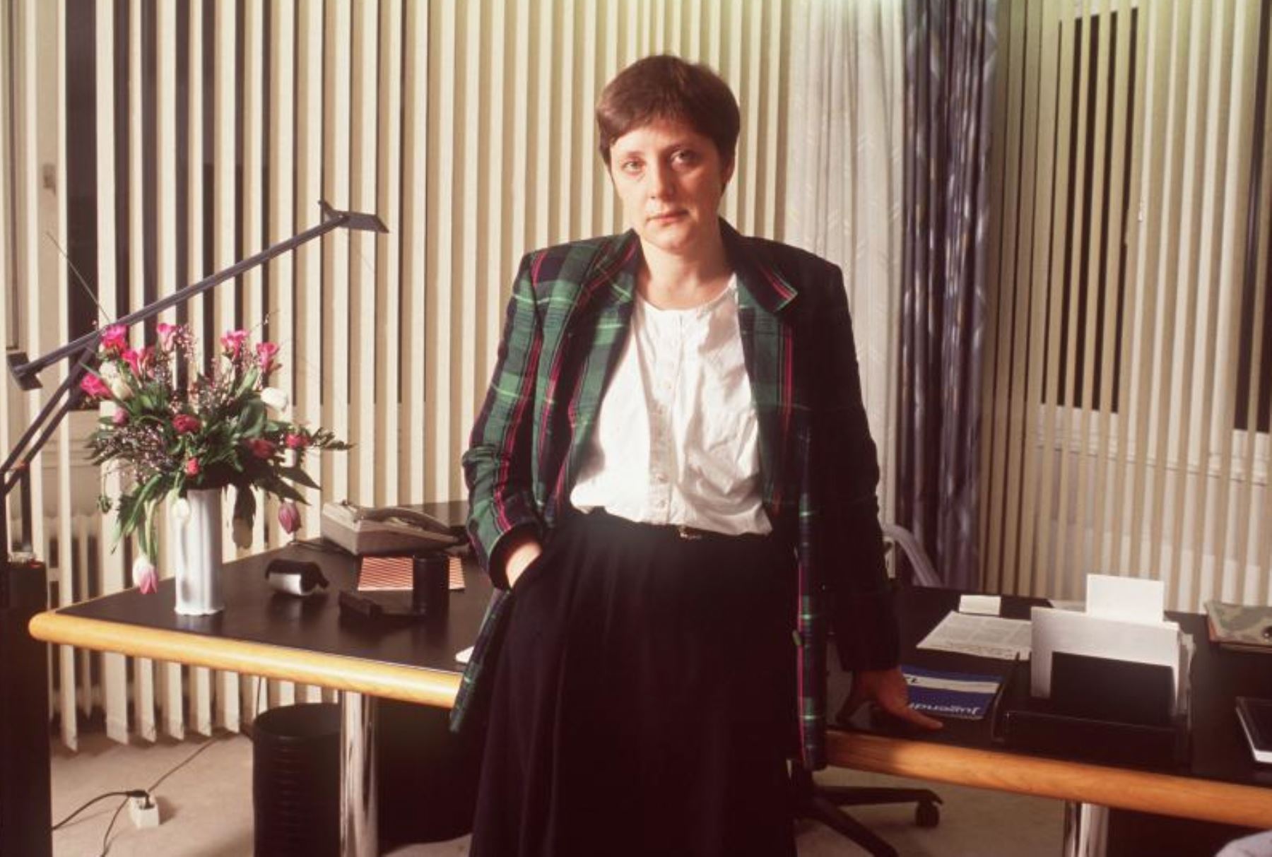 Político, Angela Merkel, en su oficina en Bonn, Alemania, el 15 de febrero 1991. INTERNET/Medios