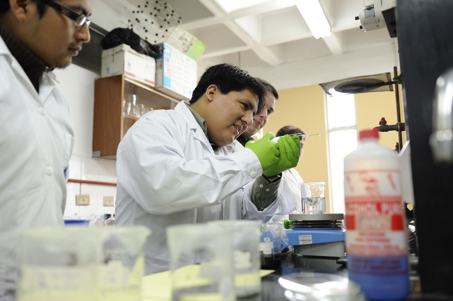 Docentes universitarios investigadores recibirán bonificaciones especiales. Foto: Andina/Difusión