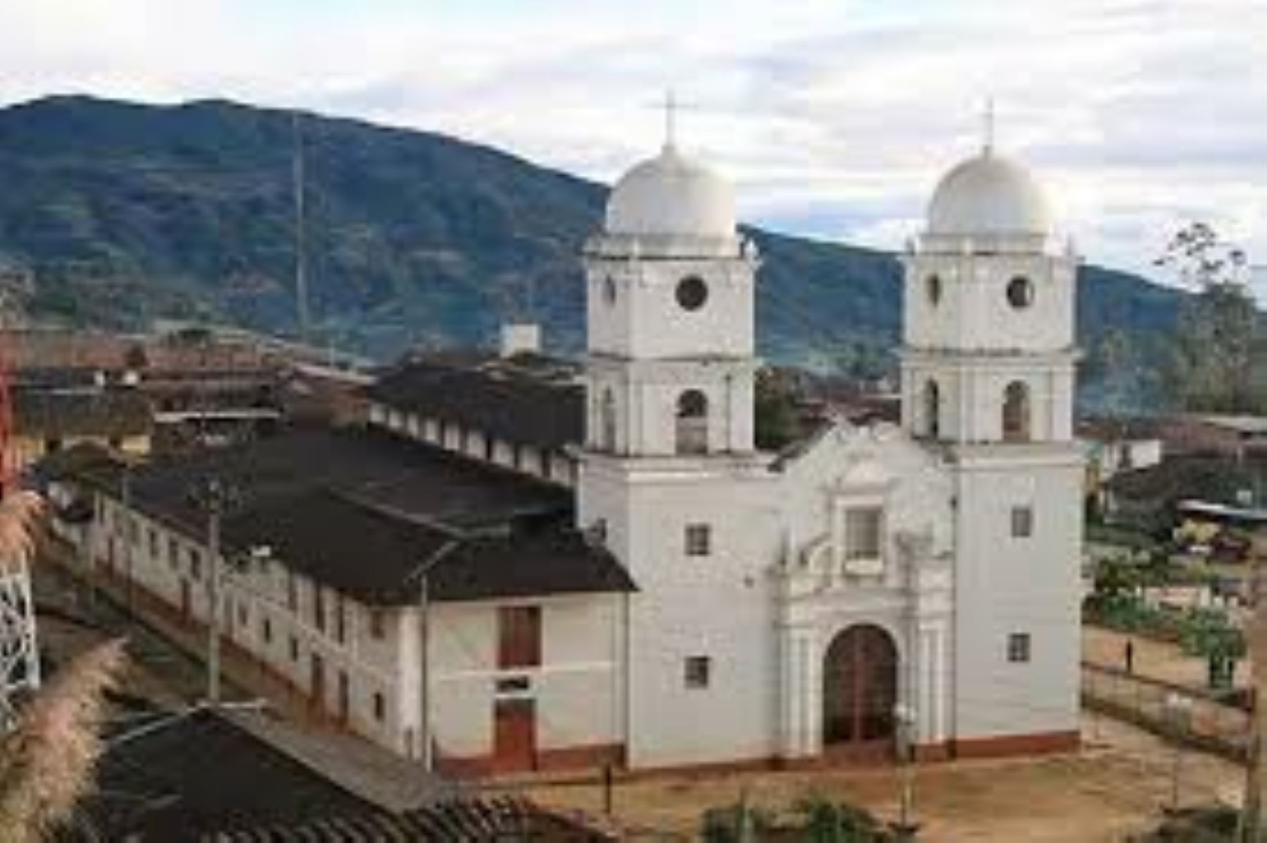 Iglesia Matriz de Nuestra Señora del Pilar, en el distrito de Pacaipampa, provincia de Ayabaca, compite por ser una de las ocho maravillas turísticas de Piura.