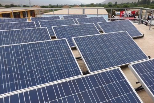 Paneles de energía solar. ANDINA/Prensa Presidencia