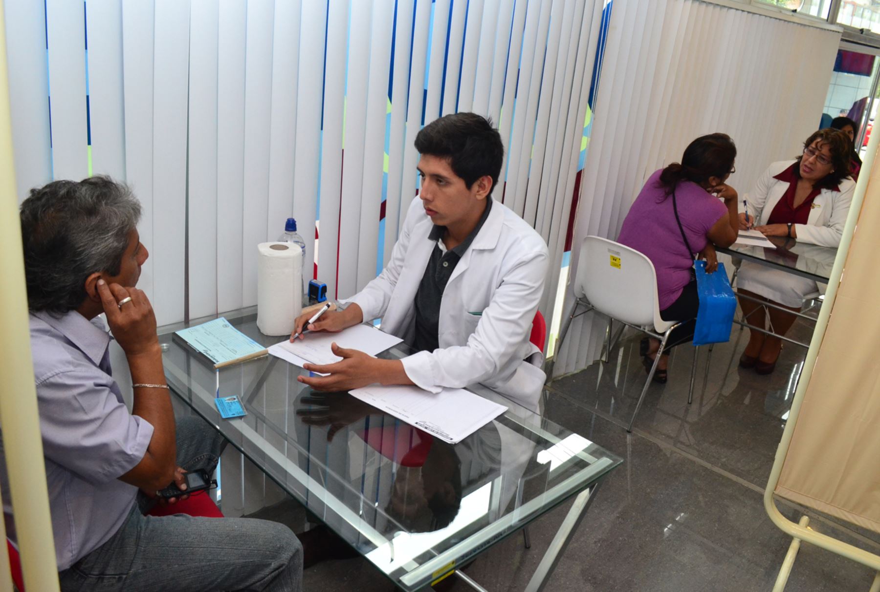 Presidente del Consejo de Ministros, César Villanueva, se compromete a acercar puestos y centros salud a la población. Foto: ANDINA