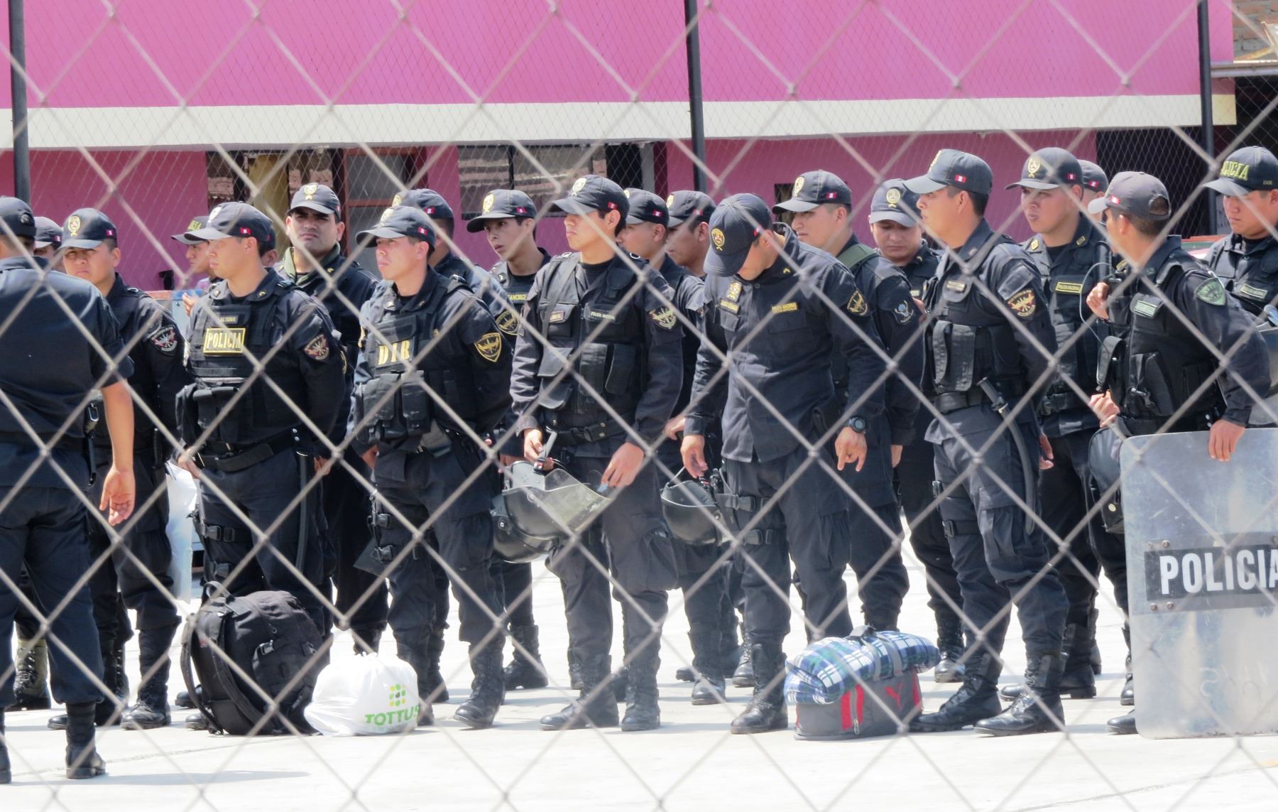 Arriban 200 Policías A Chimbote Tras La Declaratoria De Emergencia Noticias Agencia Peruana 