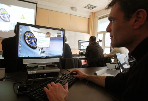 Desafío de hackers en Lima. Foto: AFP
