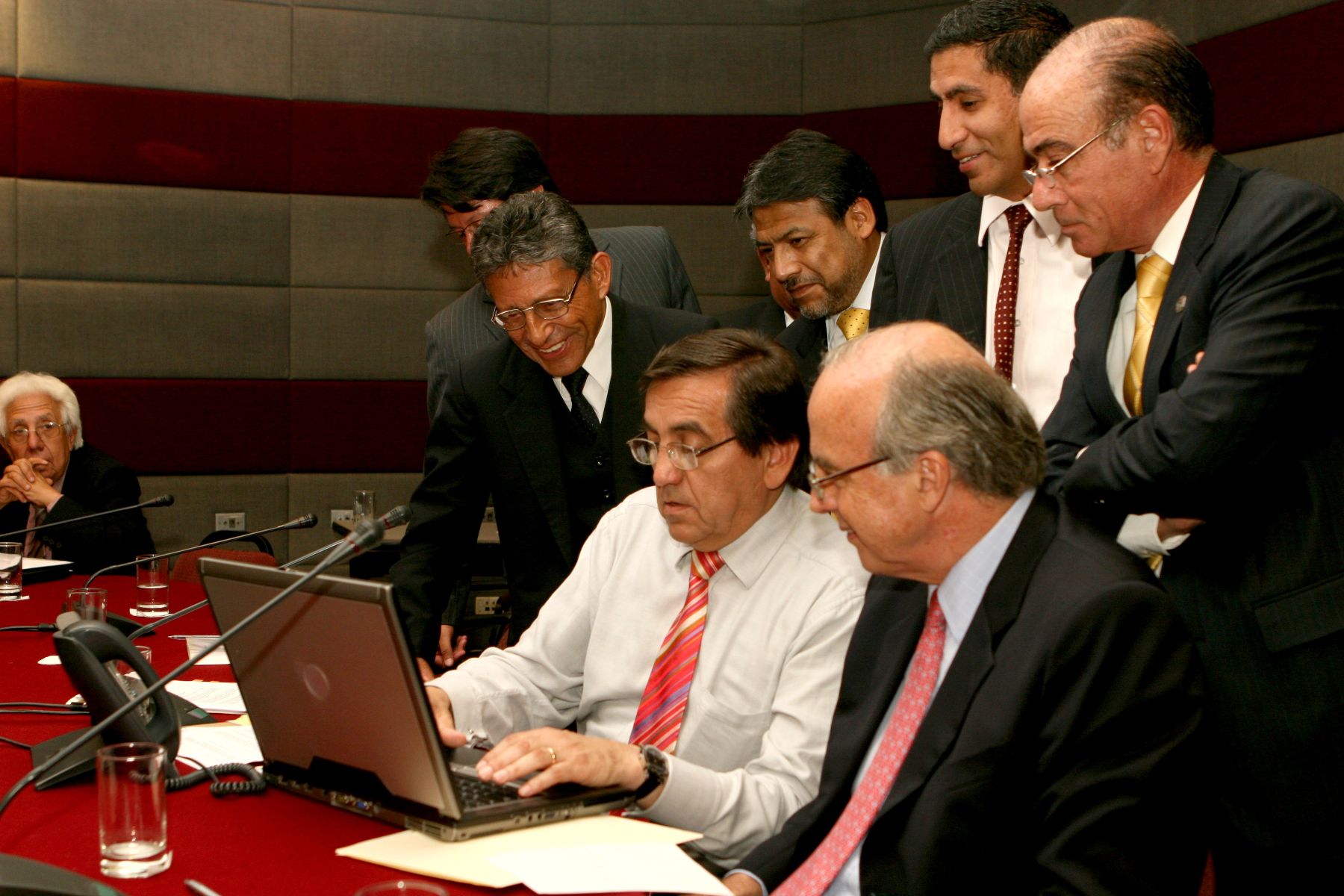 Premier Jorge del Castillo, se reunio  con  autoridades y representantes de Arequipa, quienes suscribierón Acuerdo de Viabilidad del proyecto Majes- Sihuas II Etapa.Foto: ANDINA/ Jorge Paz H