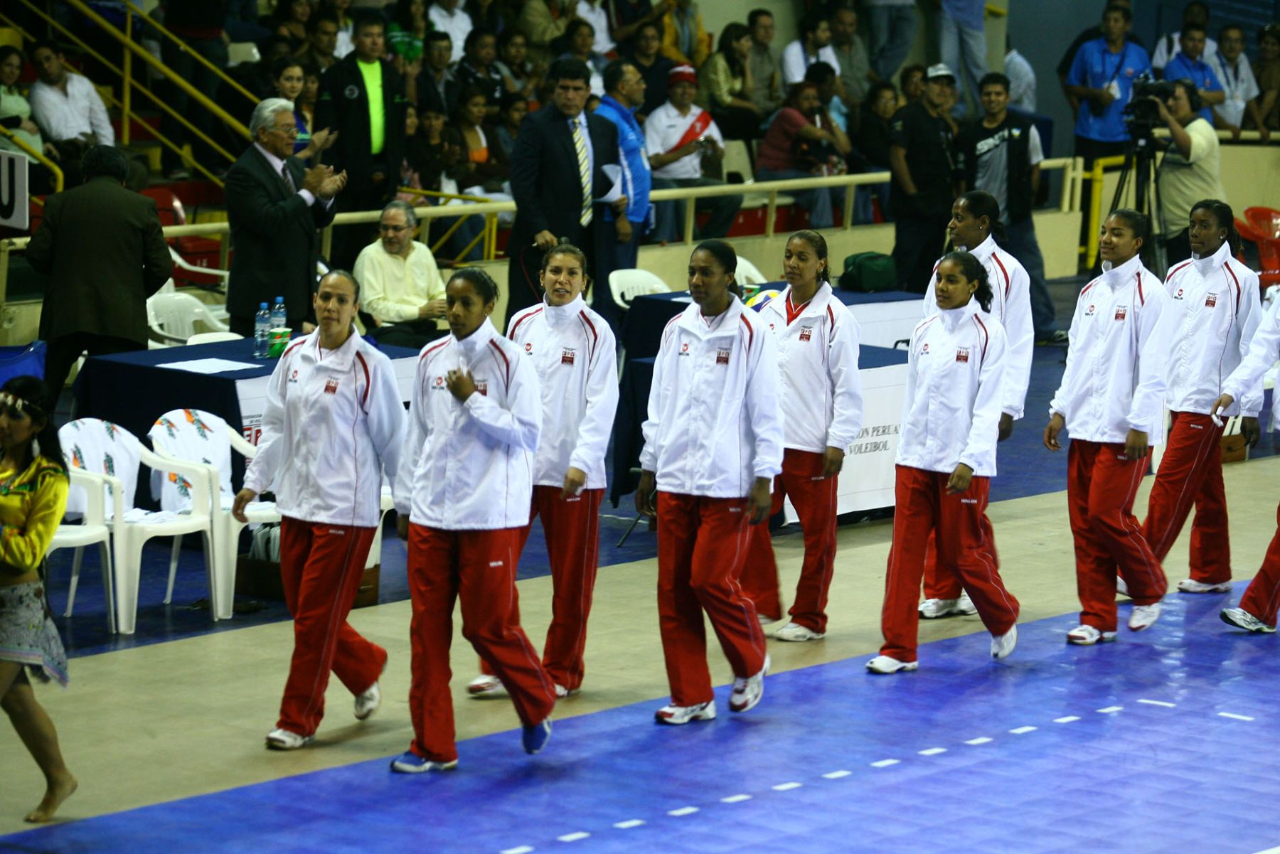 Equipo peruano participa del torneo clasificatorio continental femenino para las olimpiadas Beijing 2008 en Lima . Foto: ANDINA / Piero Vargas