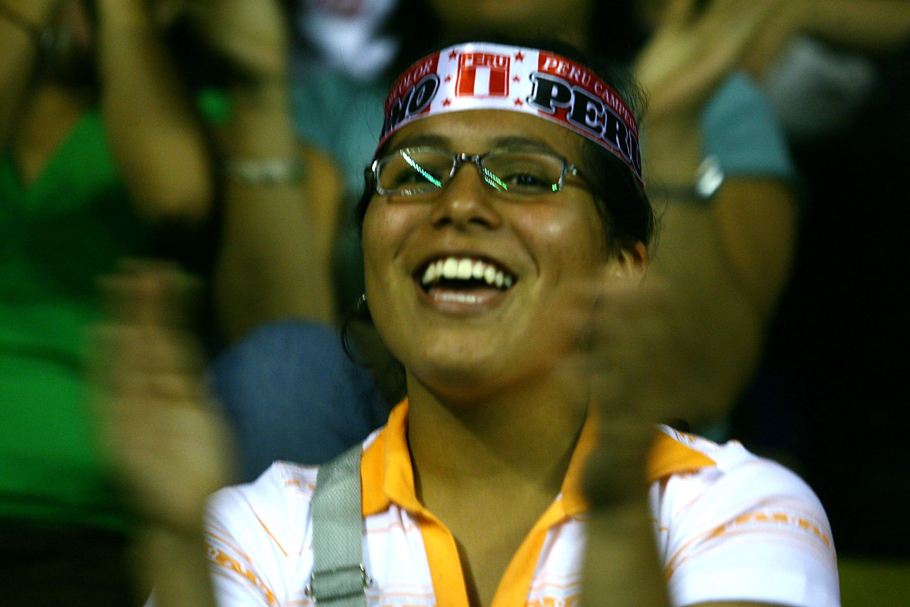 Hinchas de todas las edades disfrutan del partido entre los seleccionados de Voley de Perù y Bolivia. Foto: ANDINA / Piero Vargas