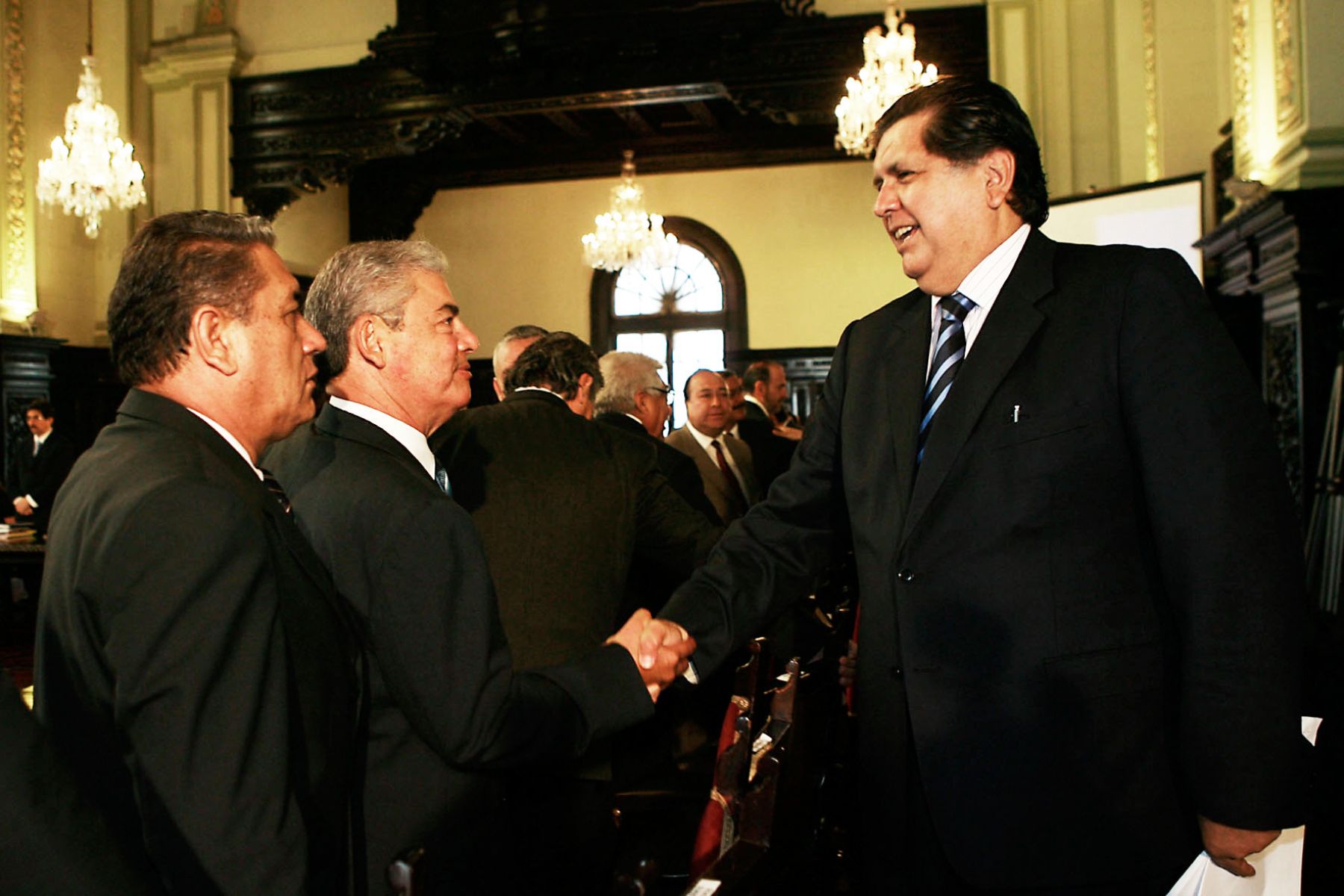 El presidente Alan García, junto al gabinete ministerial, se reúne hoy con los presidentes regionales en el Gran Comedor de Palacio de Gobierno. Foto: ANDINA/SEPRES/Oscar Farje.