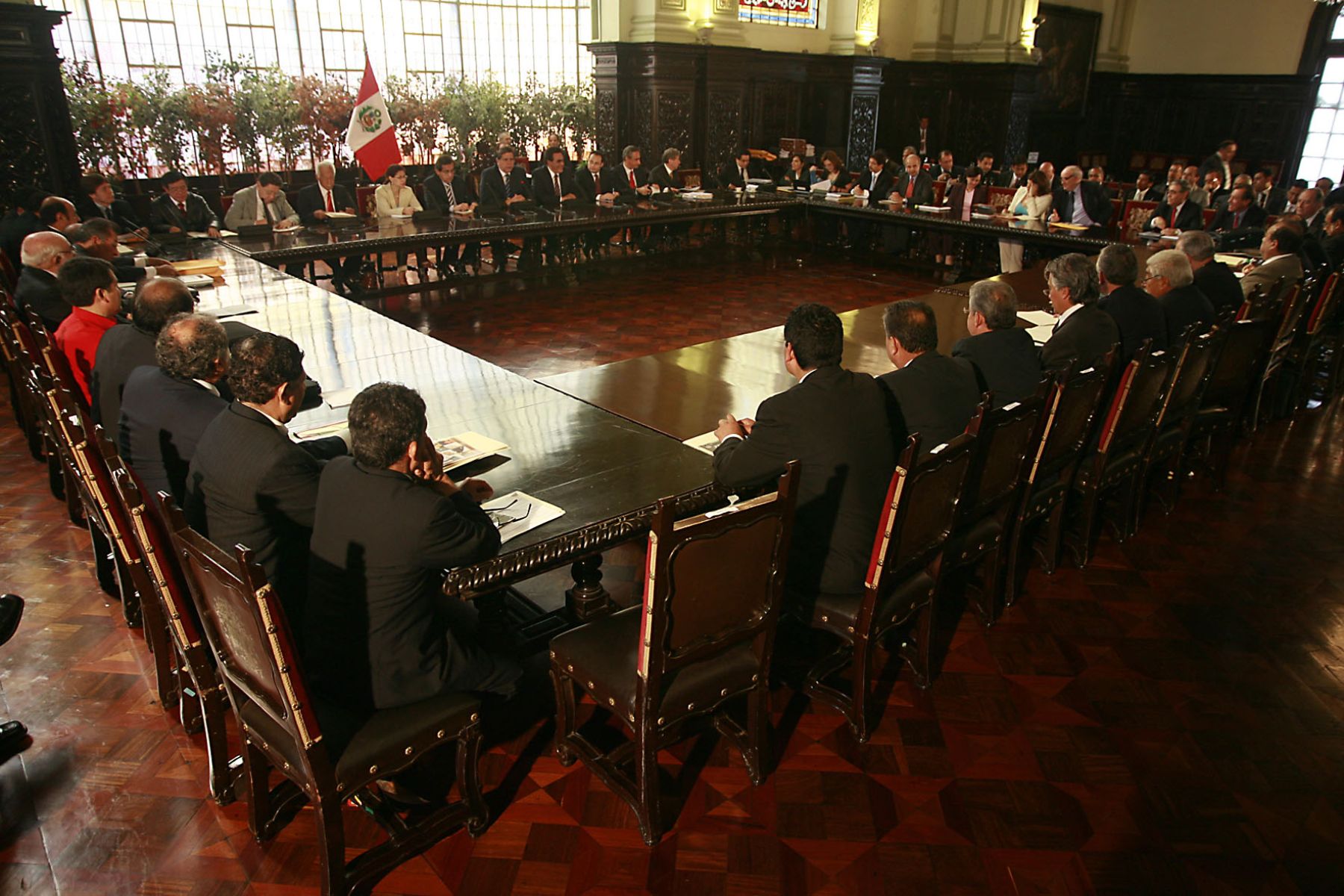 El presidente Alan García, junto al gabinete ministerial, se reúne hoy con los presidentes regionales en el Gran Comedor de Palacio de Gobierno. Foto: ANDINA/SEPRES/Oscar Farje