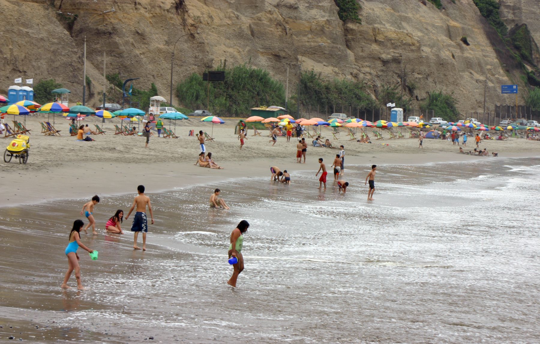 Bañistas acudieron a las playas de la Costa Verde durante el primer fin de semana del año. Foto. ANDINA/ Stephanie Zollner