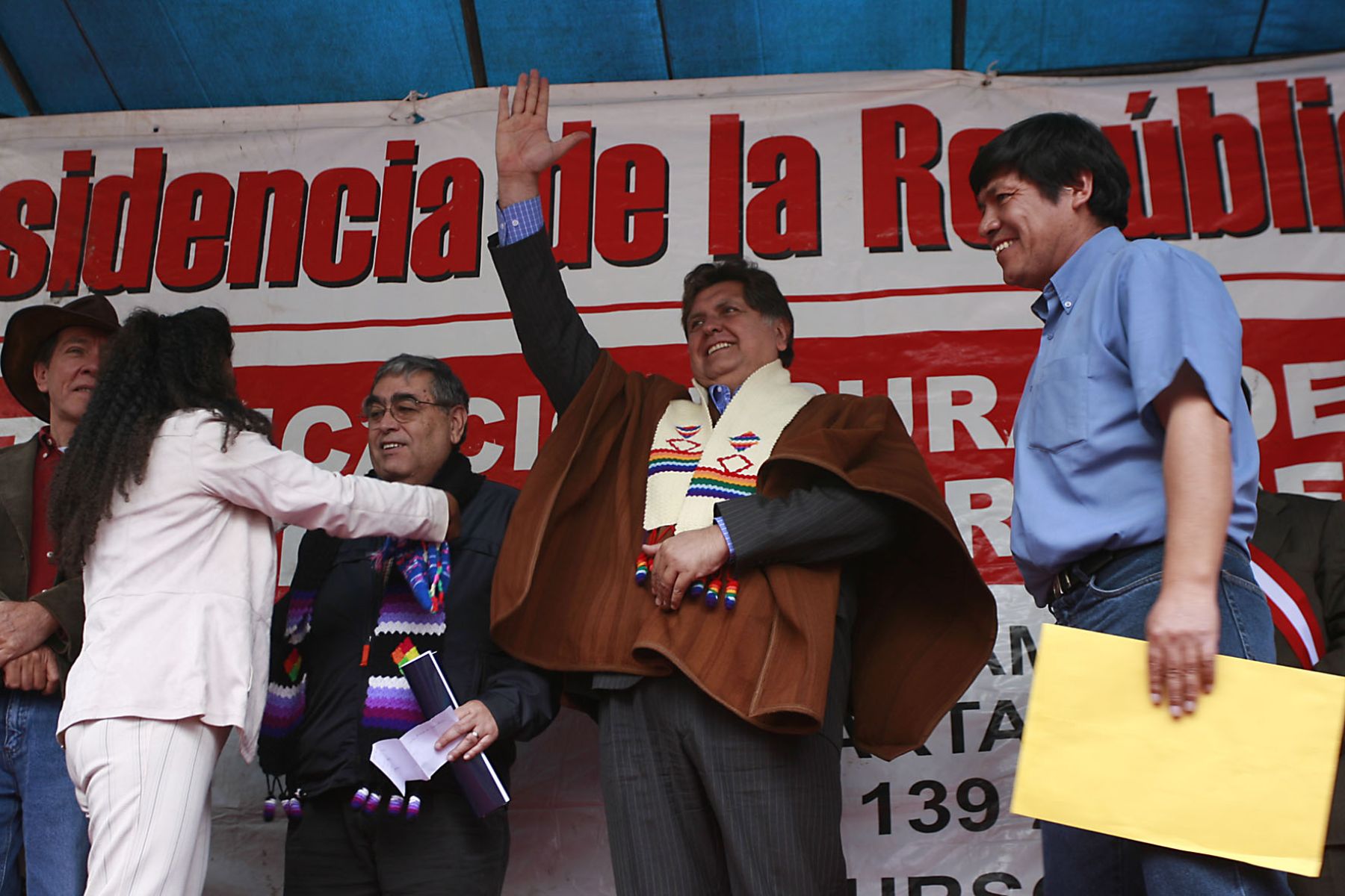 Presidente Alan García inauguró obras de electrificación rural y agua potable en Acoria, Región Huancavelica. Foto:SEPRES/Oscar Farje Gomero