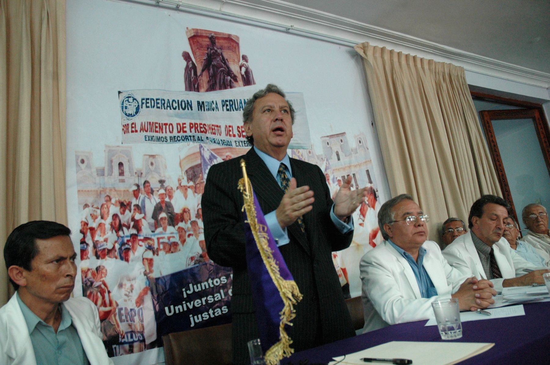 El Ministro de Salud, Hernán Garrido Lecca , se reunió con representantes de la federación médica del Perú, Julio Vargas. Foto: ANDINA /Minsa/Guillermo Venegas