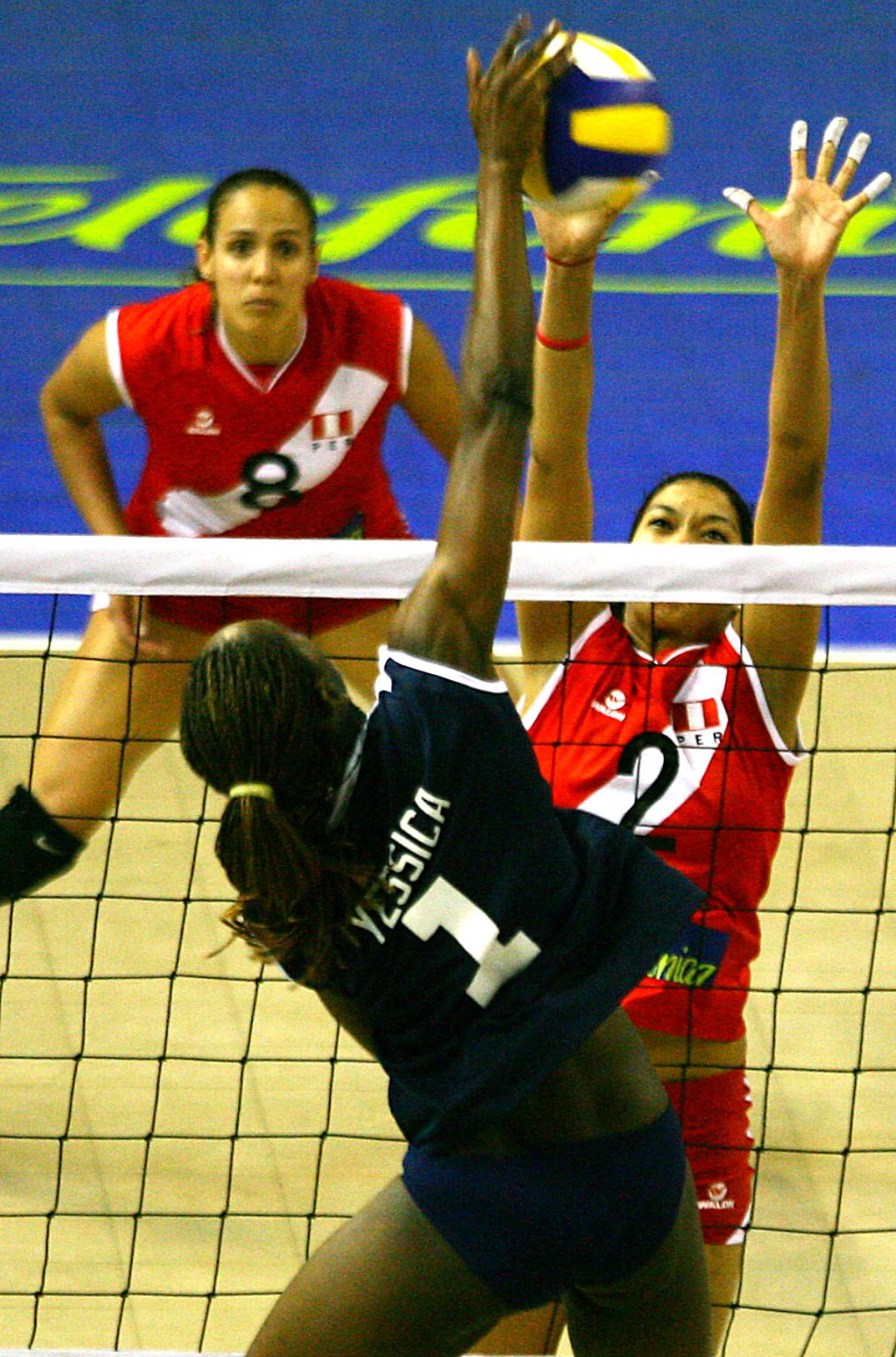 Partido entre la seleciòn de voley de Perù y Venezuela. Foto. ANDINA. Piero Vargas