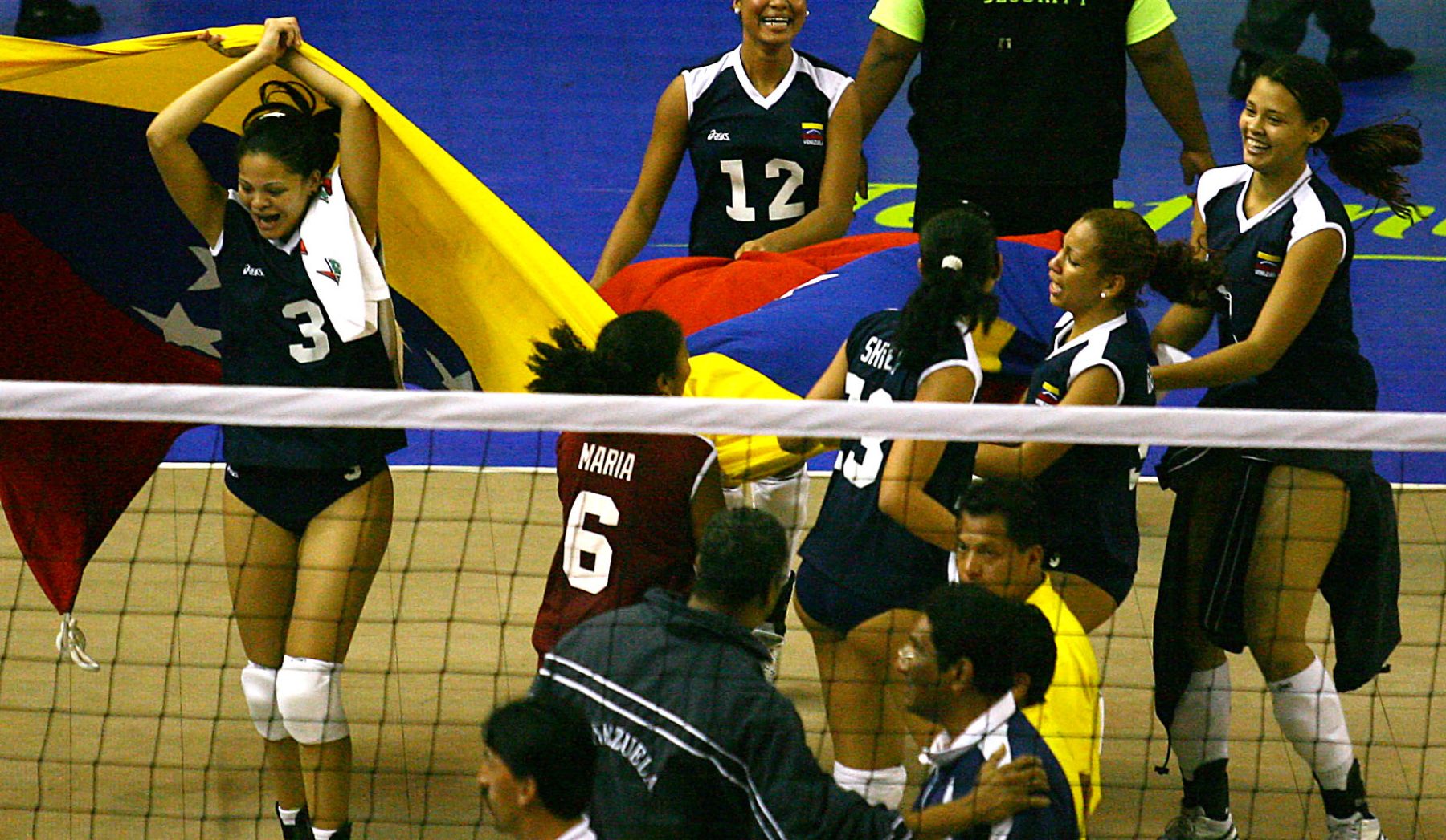La Seleccion de Venezuela festeja su triunfo al fin del partido contra el seleccionado de Peru. Foto. ANDINA / Stephanie Zollner