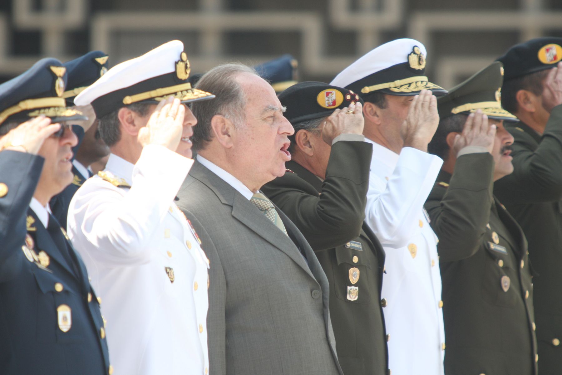 El Ministro de Defensa, Antero Flores-Aráoz, da la bienvenida al VI contingente de cascos azules peruanos procedentes de Haití. Foto:ANDINA/Carlos Lezama