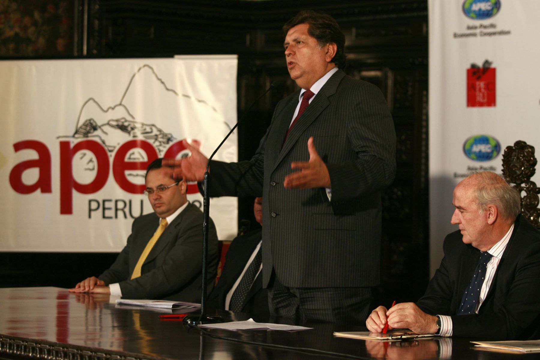 El presidente de la República, Alan García ,preside la ceremonia del lanzamiento de la Cumbre de Líderes del Foro de Cooperación Económica Asia - Pacífico 2008 (APEC) que se realizará en el Perú. Foto:ANDINA/SEPRES/Oscar Farje