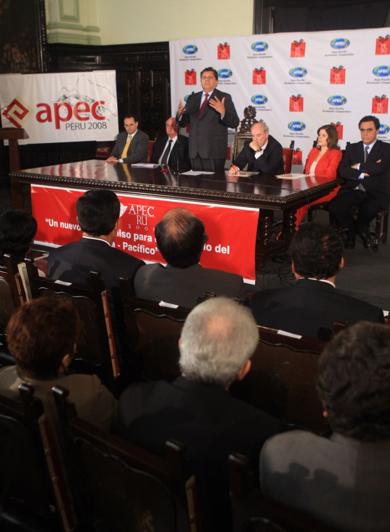 El presidente de la República, Alan García ,preside la ceremonia del lanzamiento de la Cumbre de Líderes del Foro de Cooperación Económica Asia - Pacífico 2008 (APEC) que se realizará en el Perú. Foto:ANDINA/Carlos Lezama