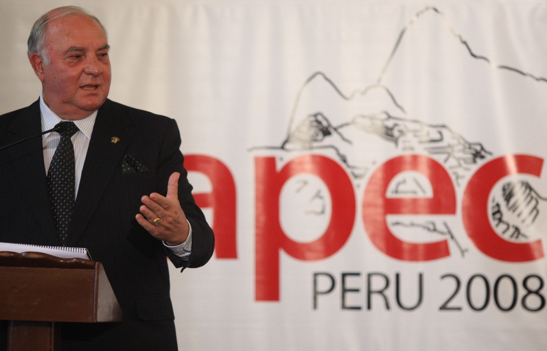 El Presidente de la Comisión Extraordinaria de Alto Nivel APEC 2008, Vicealmirante (r) Luis Giampietri Rojas. Foto: ANDINA/ Carlos Lezama