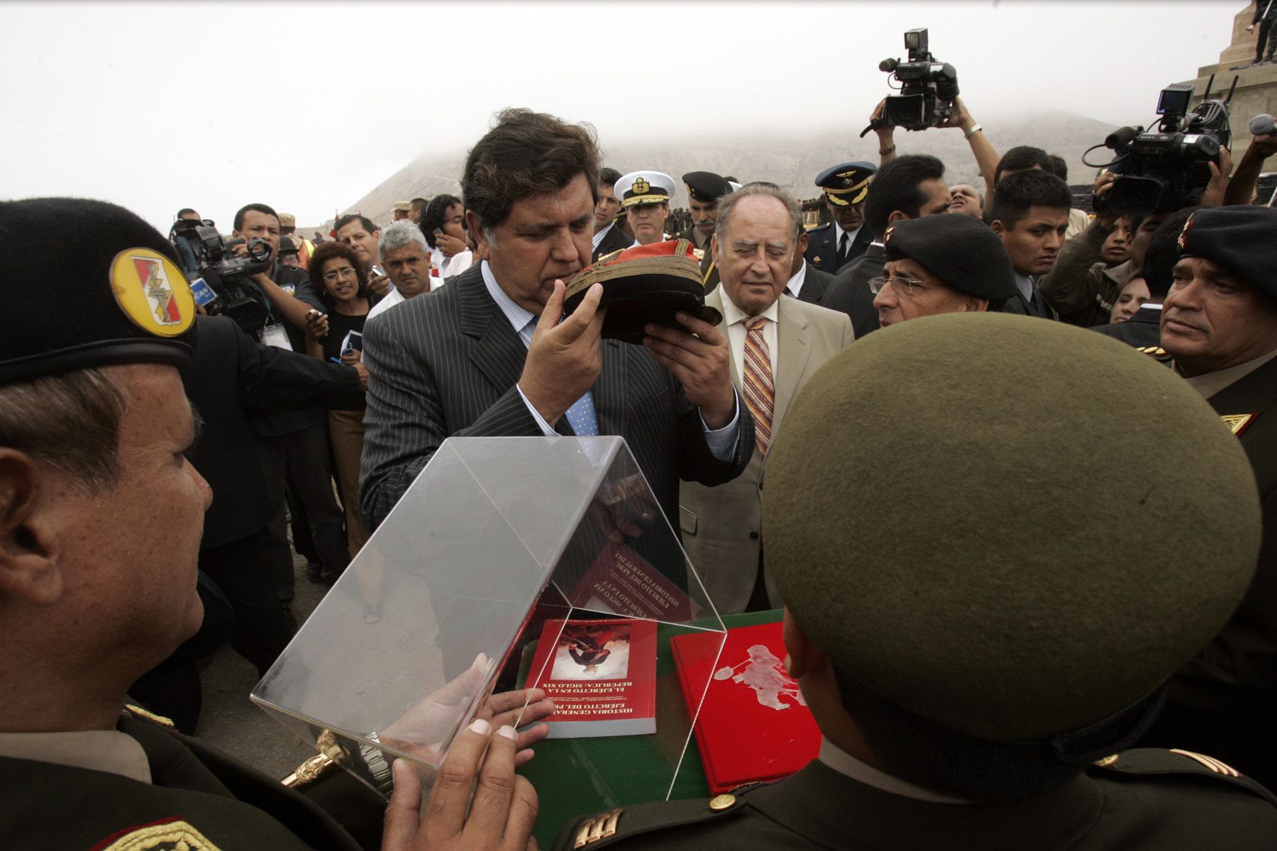 Presidente Alan Garcìa encabeza ceremonia en homenaje a los Defensores de Lima en el Morro Solar. Foto: ANDINA/ Juan Carlos Guzmàn