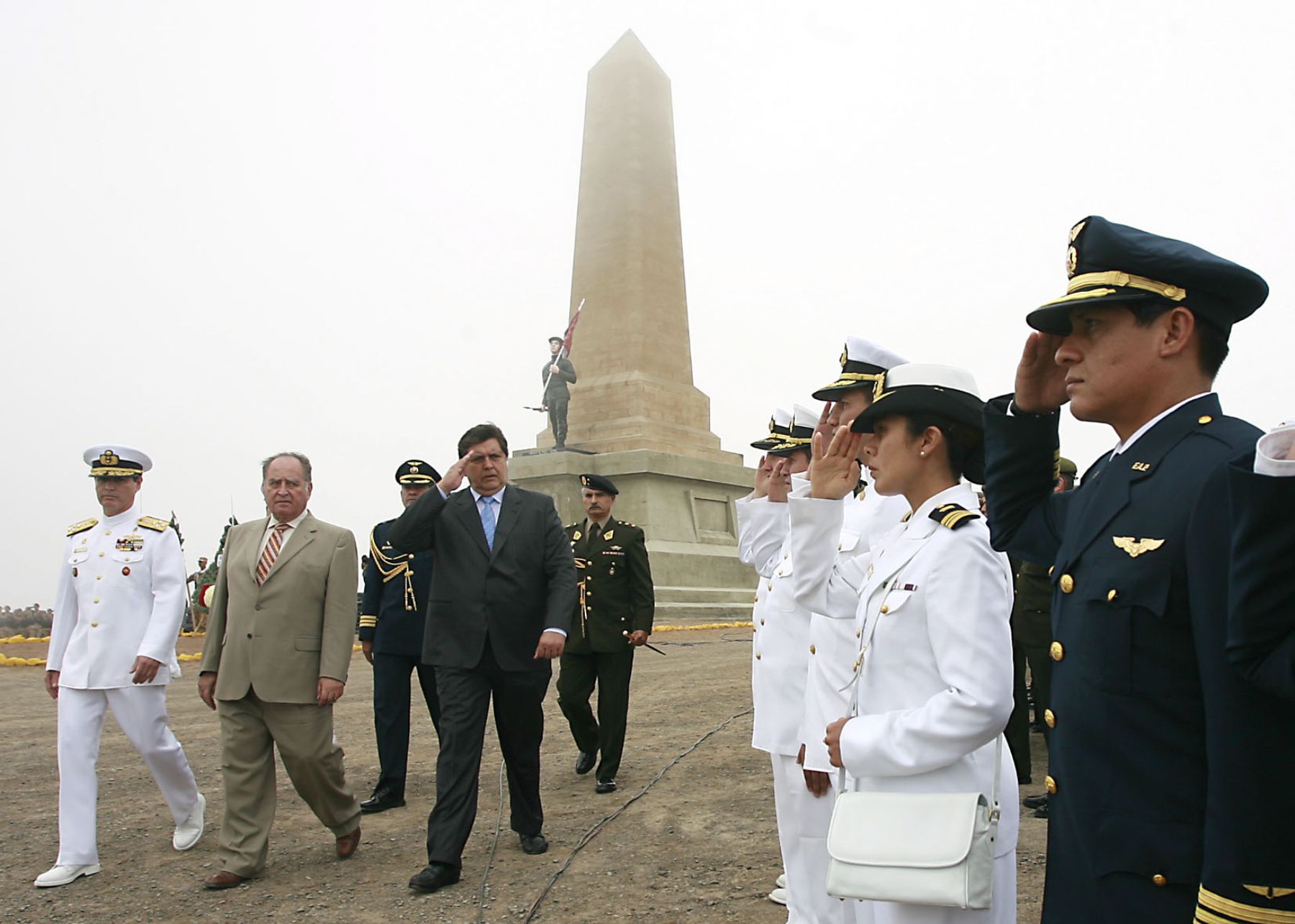 Presidente de la República, Alan Garcìa, encabeza ceremonia en homenaje a los Defensores de Lima en el Morro Solar. Foto: ANDINA/Sepres/Oscar Farje