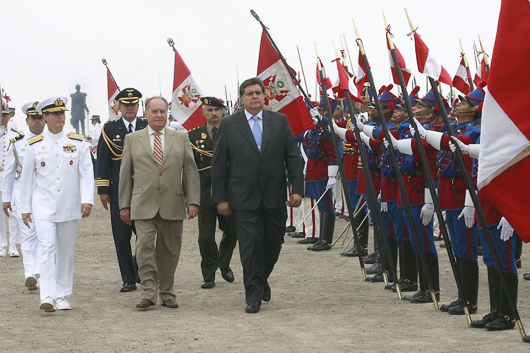 Presidente de la República, Alan Garcìa, encabeza ceremonia en homenaje a los Defensores de Lima en el Morro Solar. Foto: ANDINA/Sepres/Oscar Farje