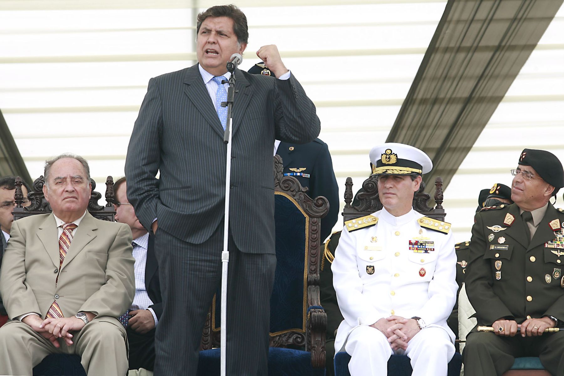 Presidente de la República, Alan Garcìa, encabeza ceremonia en homenaje a los Defensores de Lima en el Morro Solar. Foto: ANDINA/Sepres/Oscar Farje