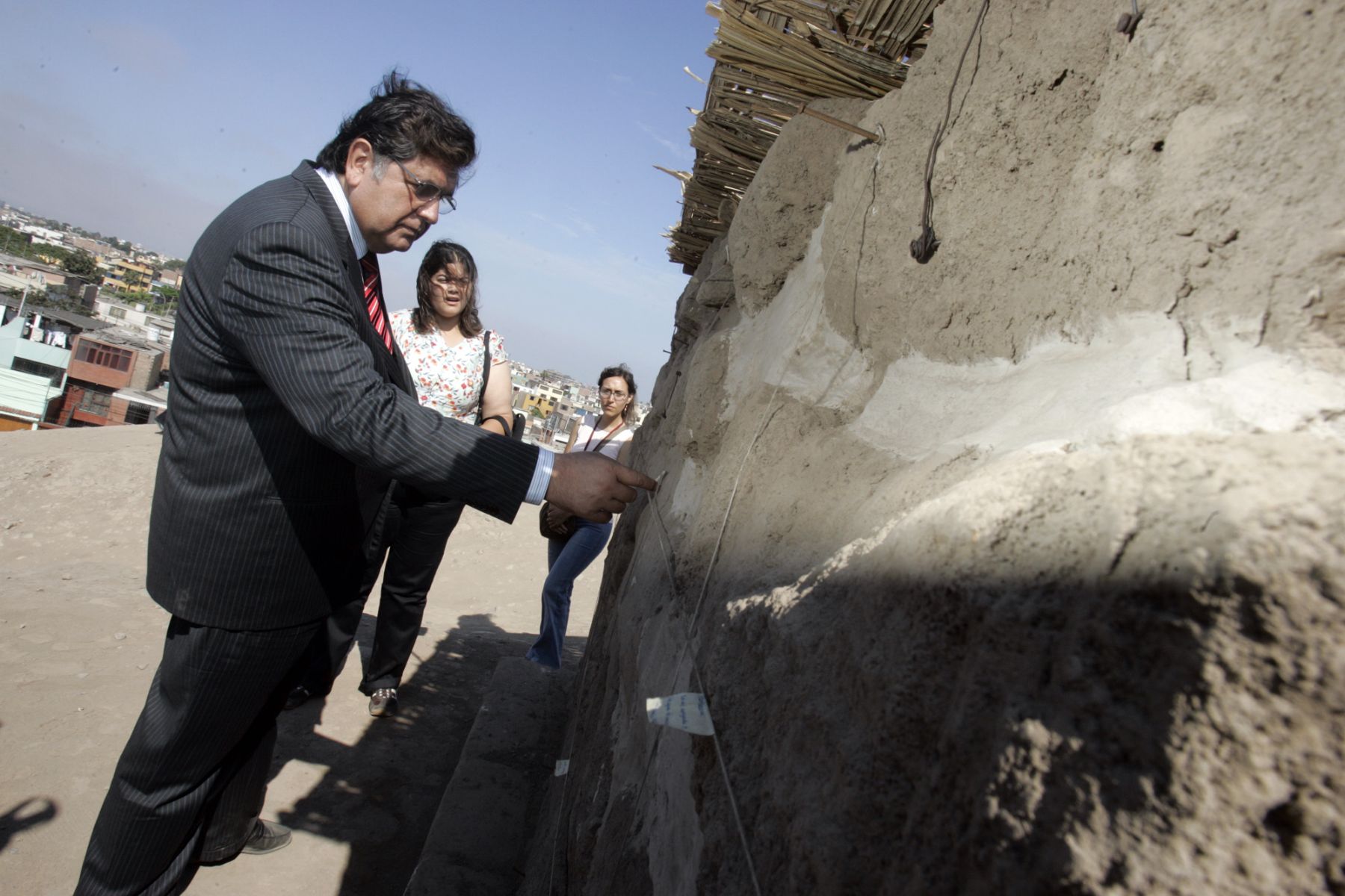Presidente Alan García inspecciona trabajos de restauraciòn en huaca Mateo Salado. Foto: ANDINA/ Juan Carlos Guzmàn Negrini.