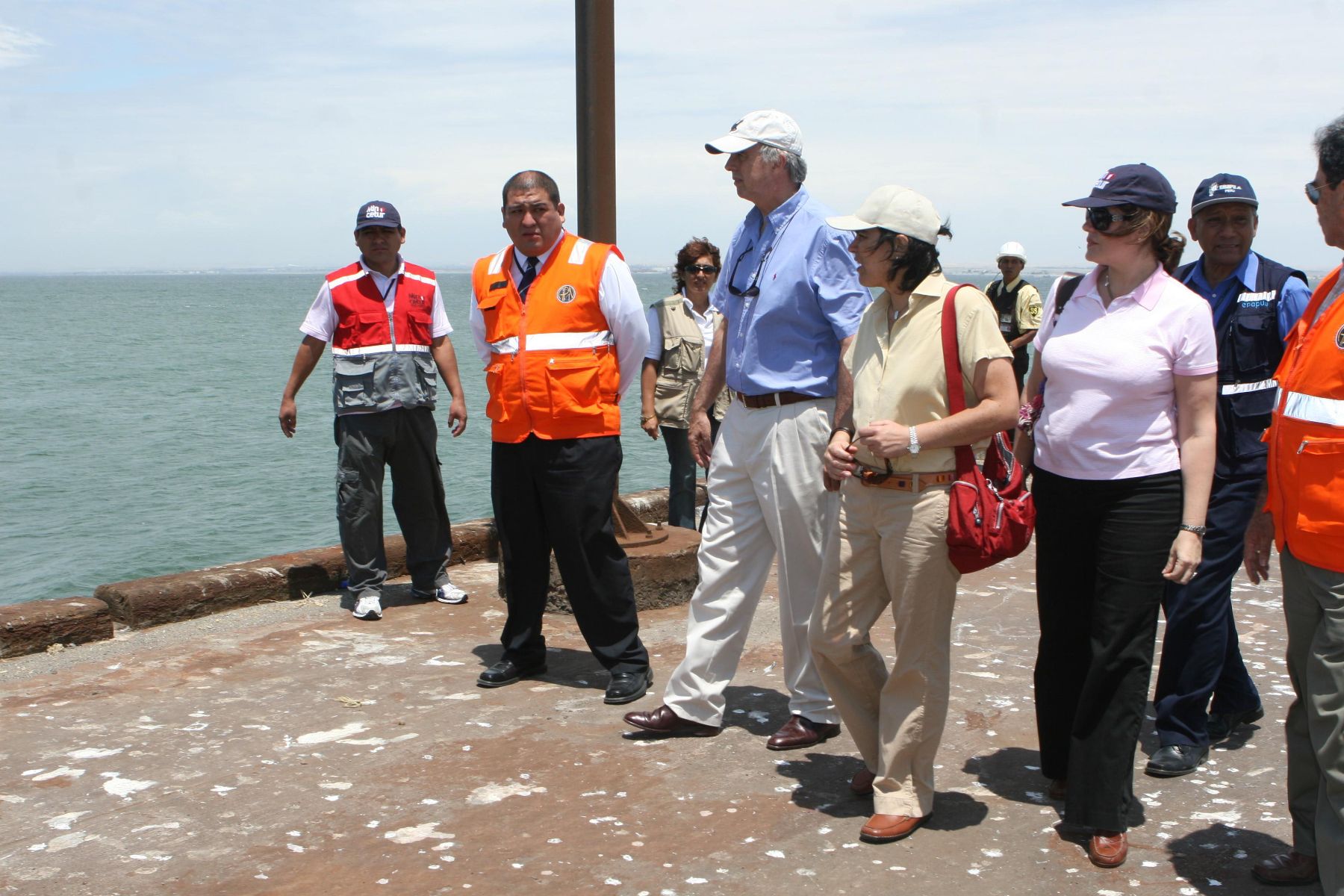 Titulares del Mincetur, Transportes y Agricultura en el puerto  de Pisco. Foto: ANDINA / Vidal Tarqui