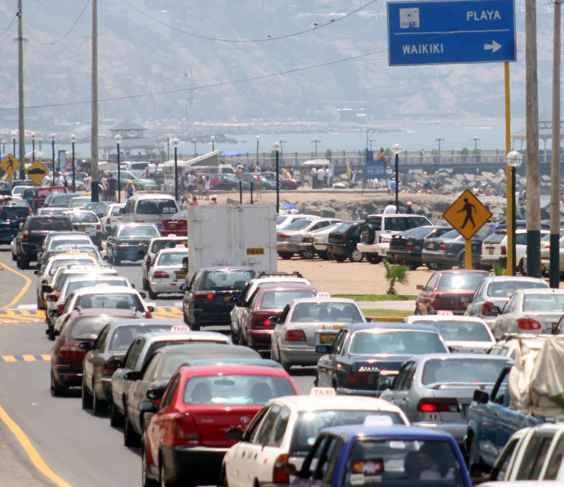 Congestión vehicular en playas de la Costa Verde en Lima. Foto: ANDINA/ Maritza Rosales