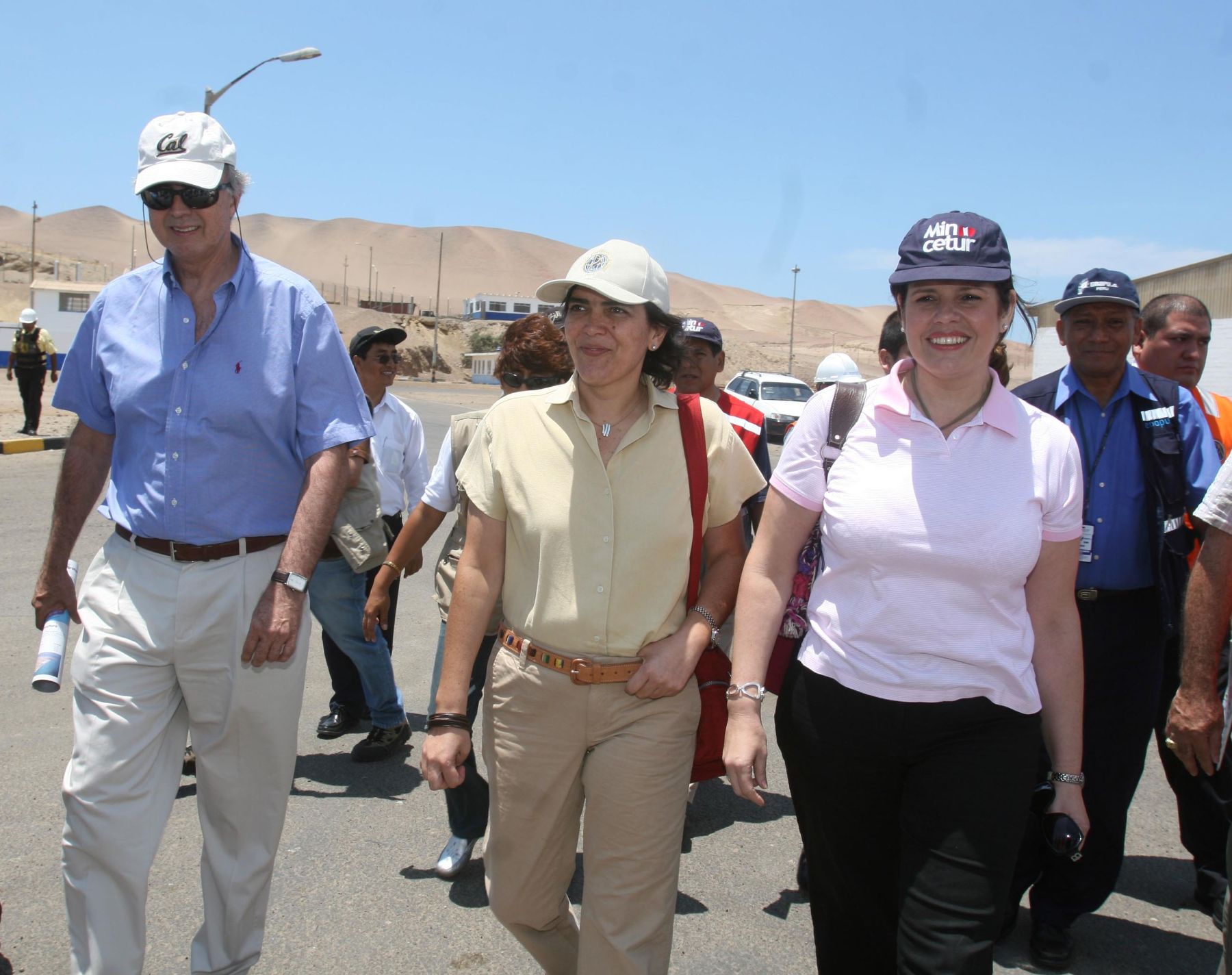 Titulares de Agricultura, Transportes y el Mincetur en el puerto de Pisco. Foto: ANDINA / Vidal Tarqui