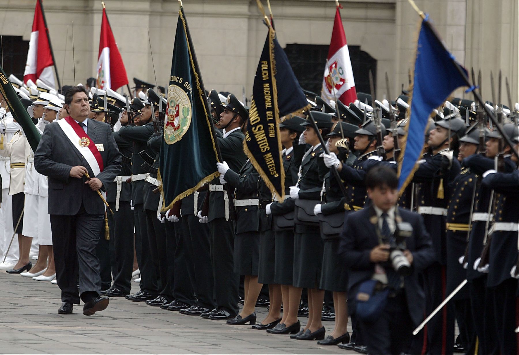 El Presidente de la República, Alan García Pérez, fué reconocido como jefe supremo de la Policía Nacional del Perú, en el Patio de Honor de Palacio de Gobierno. Foto: ANDINA / Alberto Orbegoso