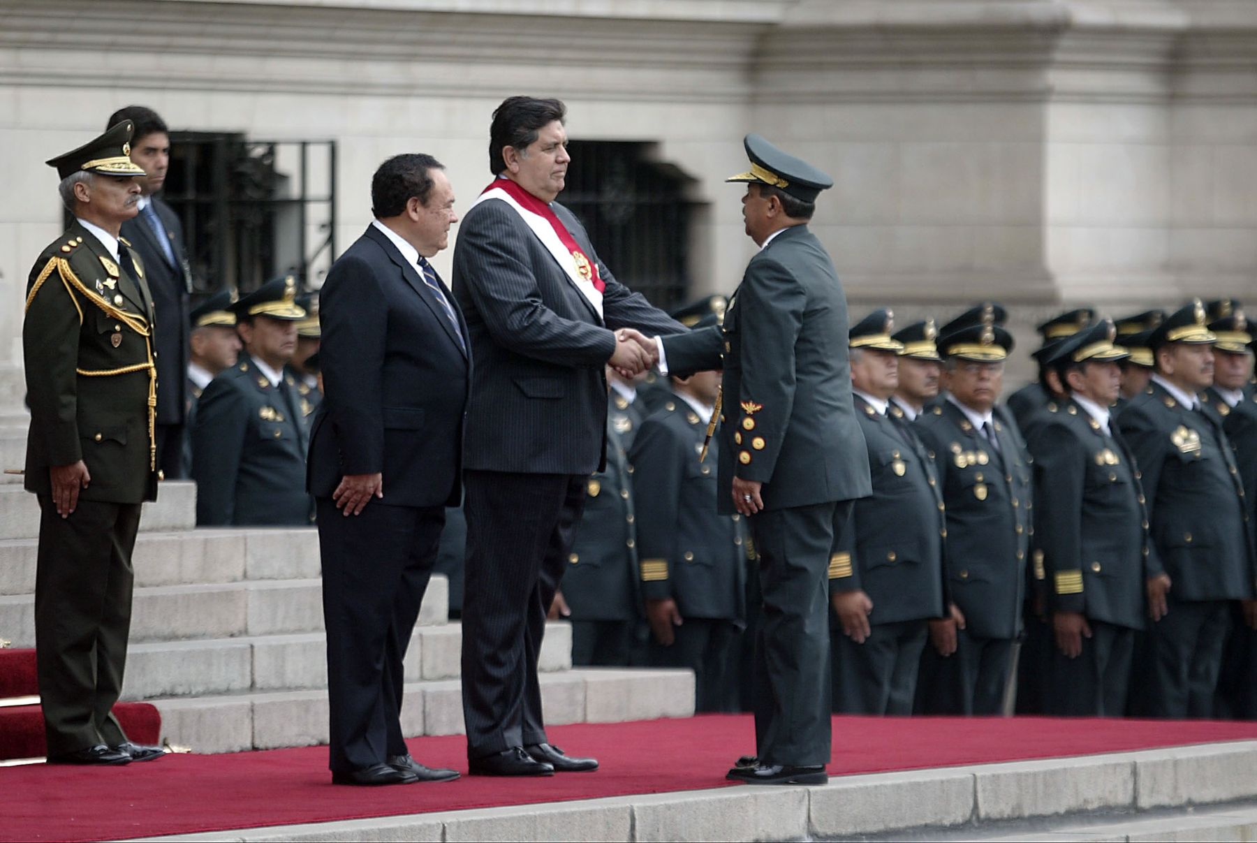El Presidente de la República, Alan García Pérez, fué reconocido como jefe supremo de la Policía Nacional del Perú, en el Patio de Honor de Palacio de Gobierno. Foto: ANDINA / Alberto Orbegoso