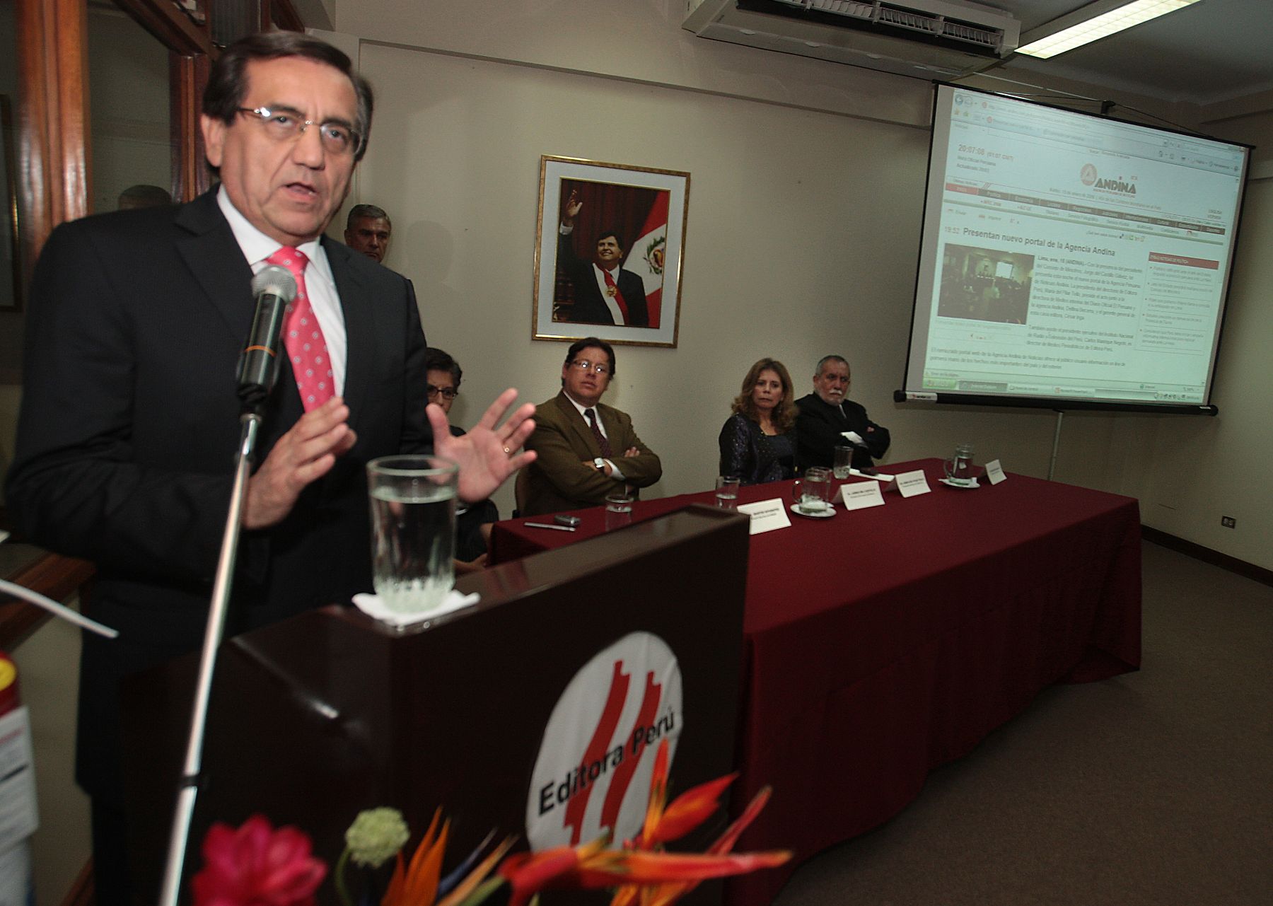 Jorge del Castillo ,presidente del Consejo de Ministros en la presentacion del  nuevo portal de la agencia Andina. Foto: ANDINA/Jack Ramón