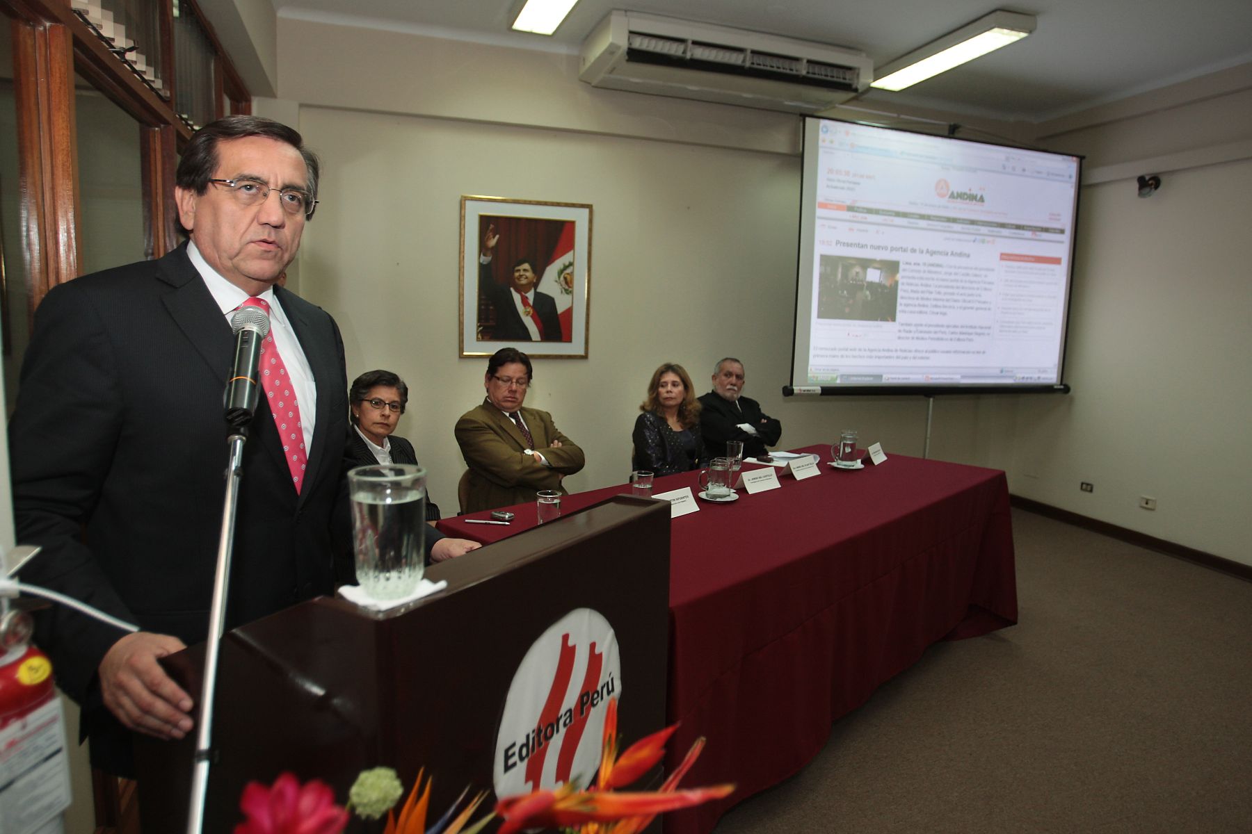 Jorge del Castillo ,presidente del Consejo de Ministros en la presentacion del nuevo portal de la agencia Andina. Foto: ANDINA/Jack Ramón