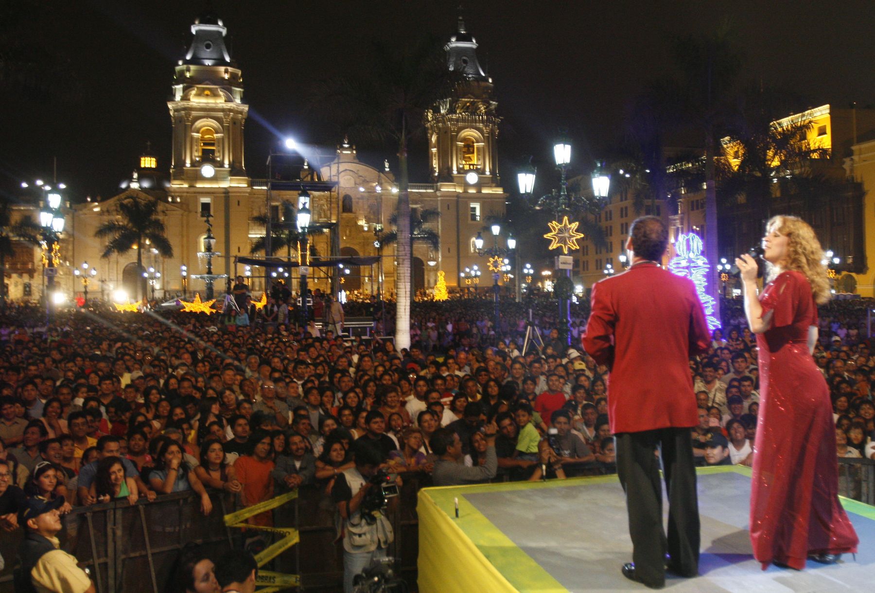 Serenata a Lima por sus 473 años, en la Plaza de Armas. Foto: ANDINA/ Héctor Vinces.